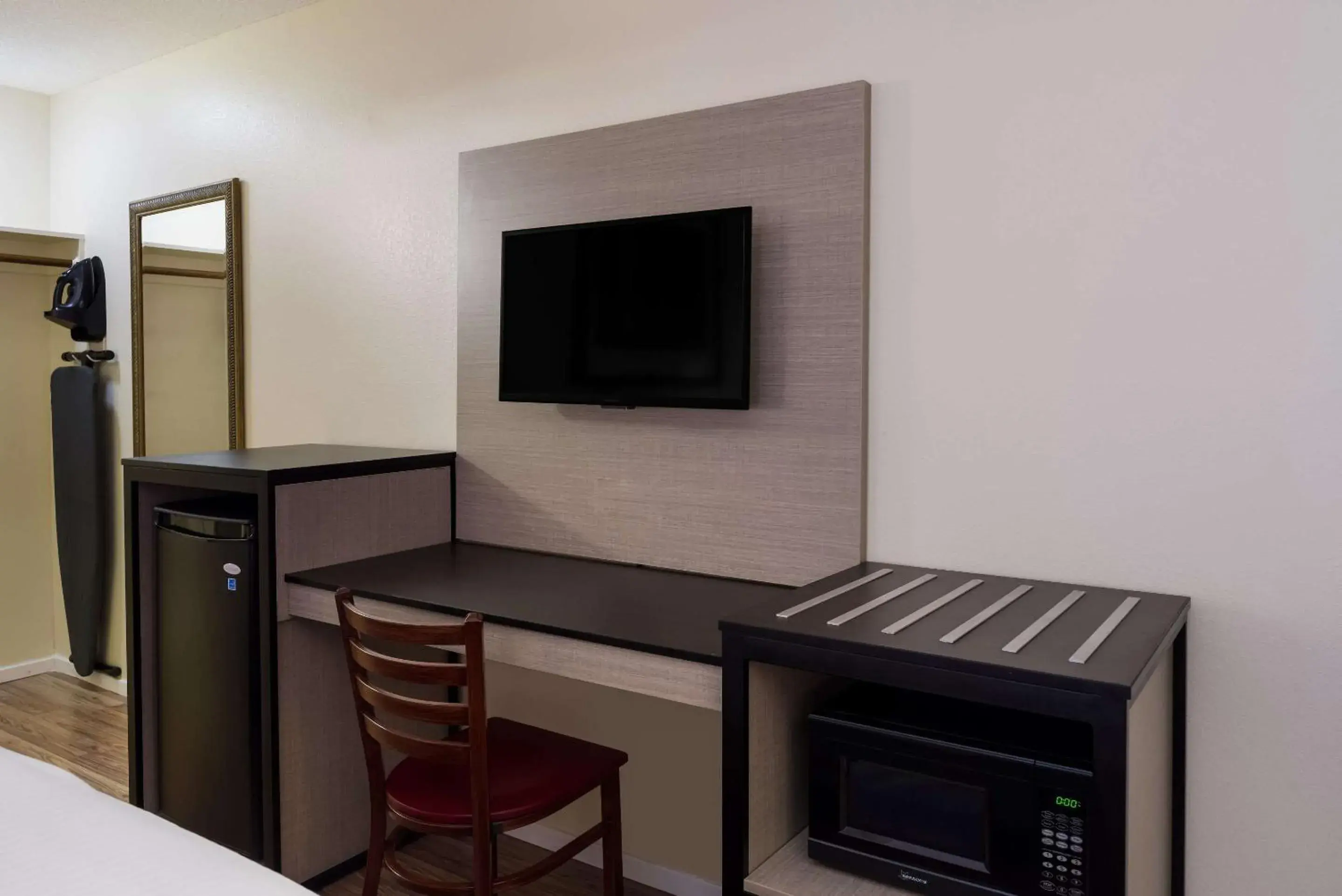 Bedroom in Rodeway Inn Livermore Bedroom in Rodeway Inn Livermore