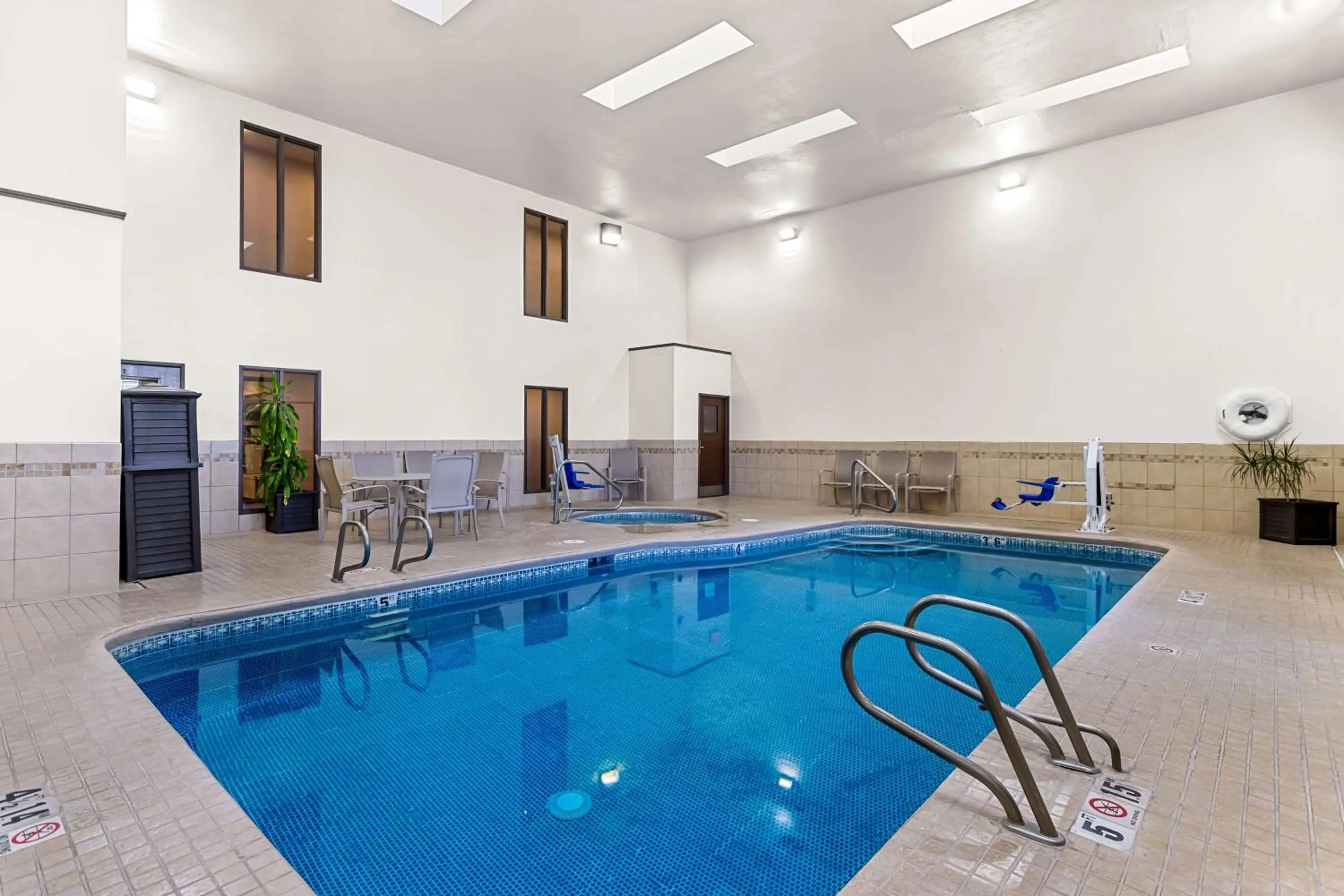 Pool view in Best Western Socorro Hotel & Suites