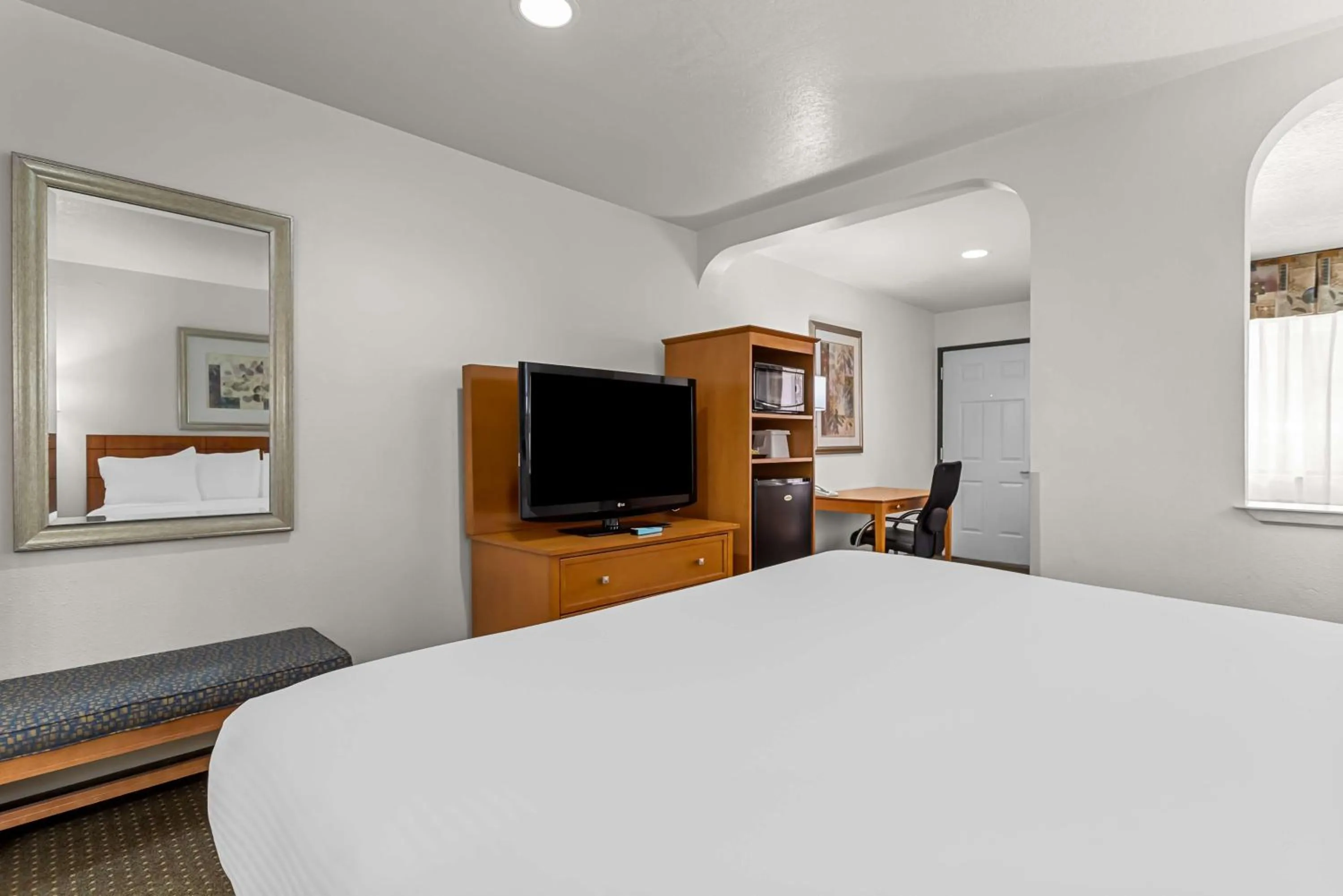 Bedroom, Bed in Best Western Socorro Hotel & Suites