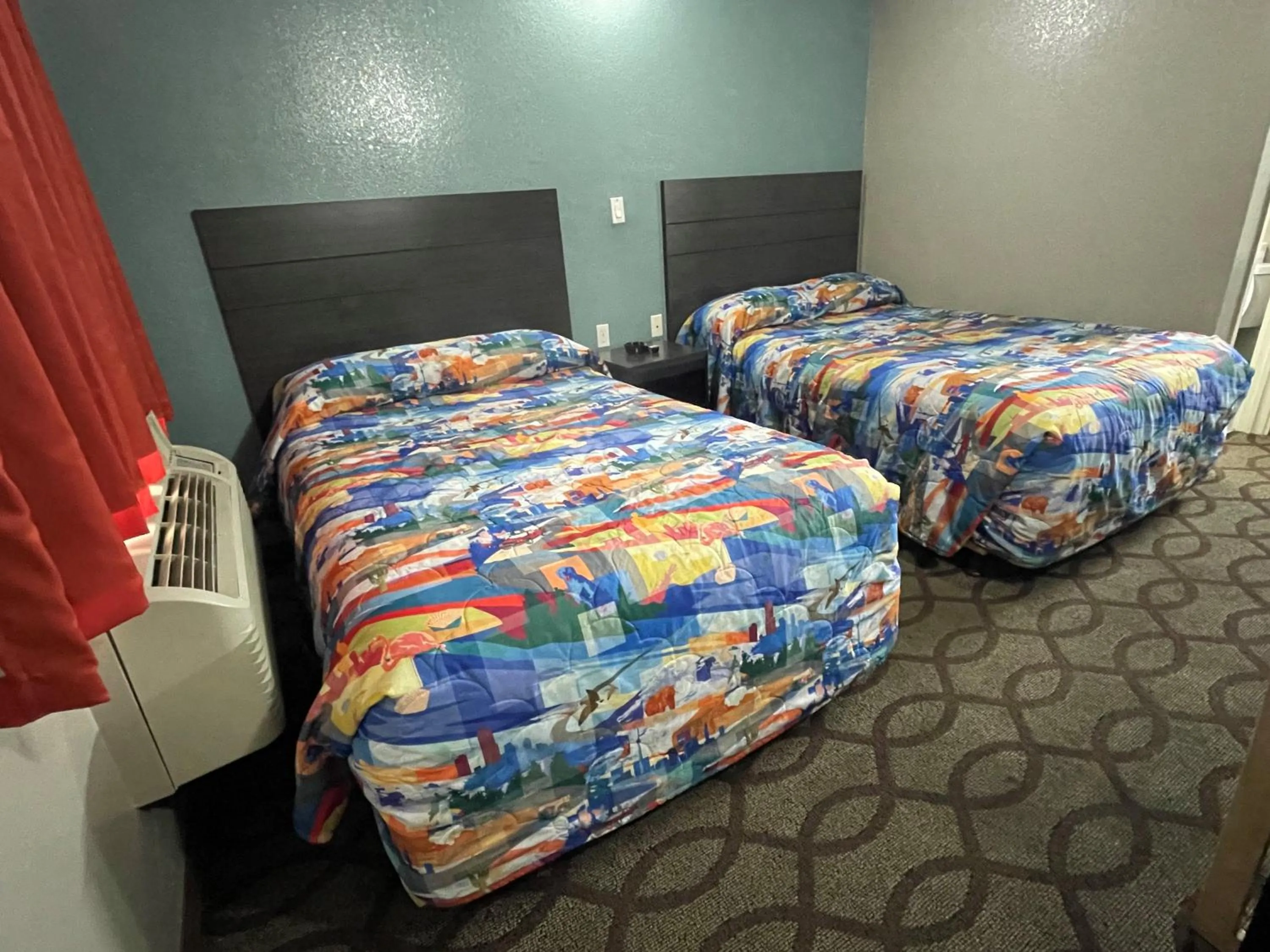 Bed in Super 7 Inn