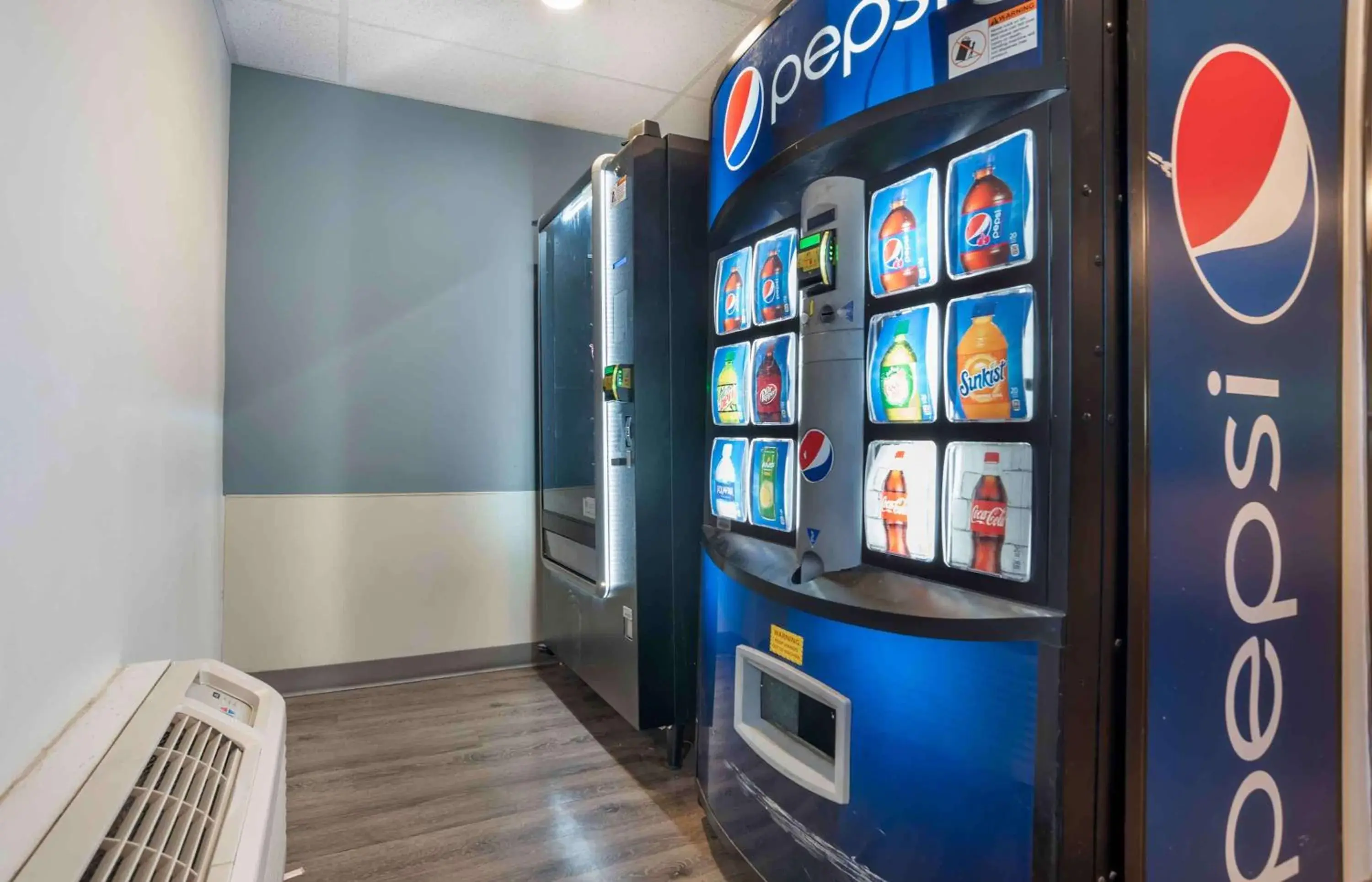 Property building in Extended Stay America Select Suites - Pensacola - Northeast Property building in Extended Stay America Select Suites - Pensacola - Northeast