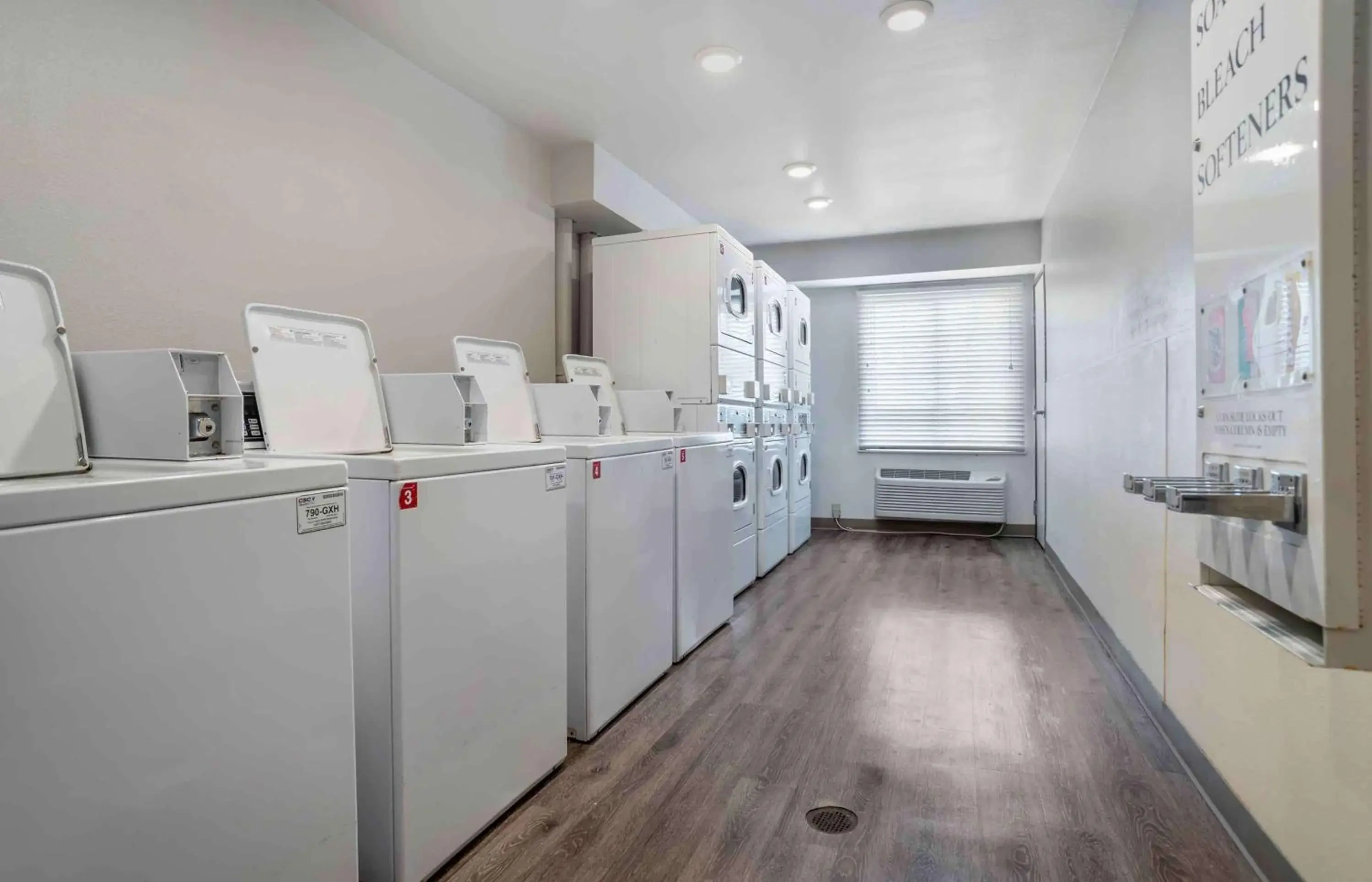 Property building in Extended Stay America Select Suites - Pensacola - Northeast Property building in Extended Stay America Select Suites - Pensacola - Northeast