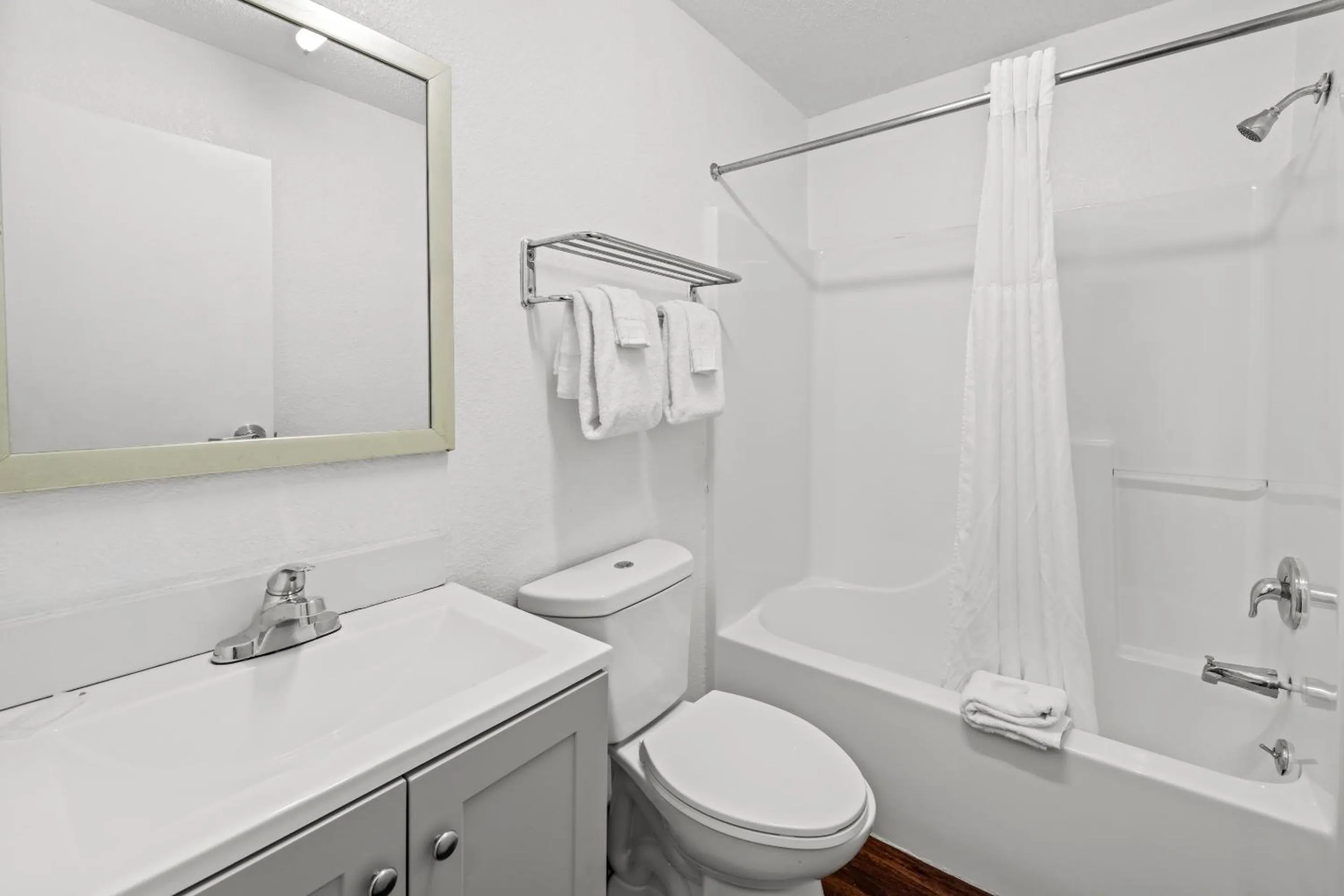 Bathroom in Birch Hill Suites Kansas City - Independence