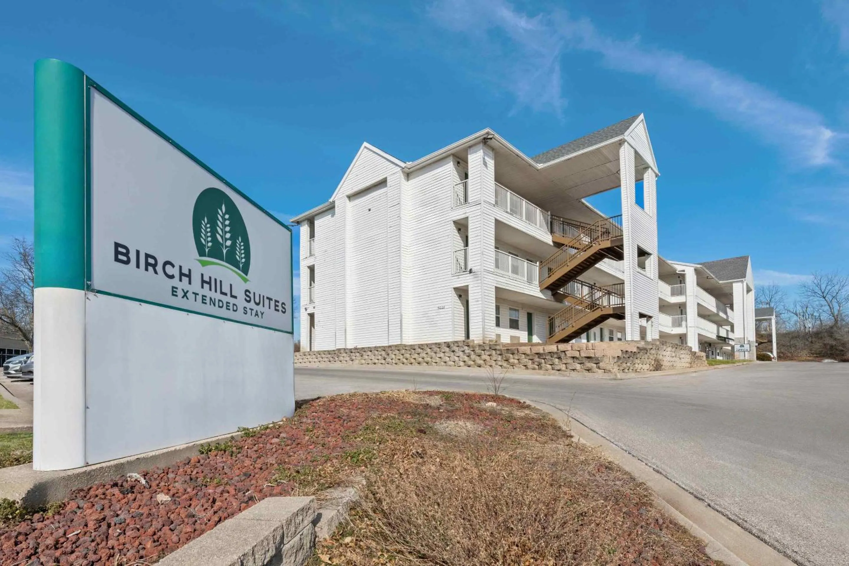 Property building in Birch Hill Suites Kansas City - Independence