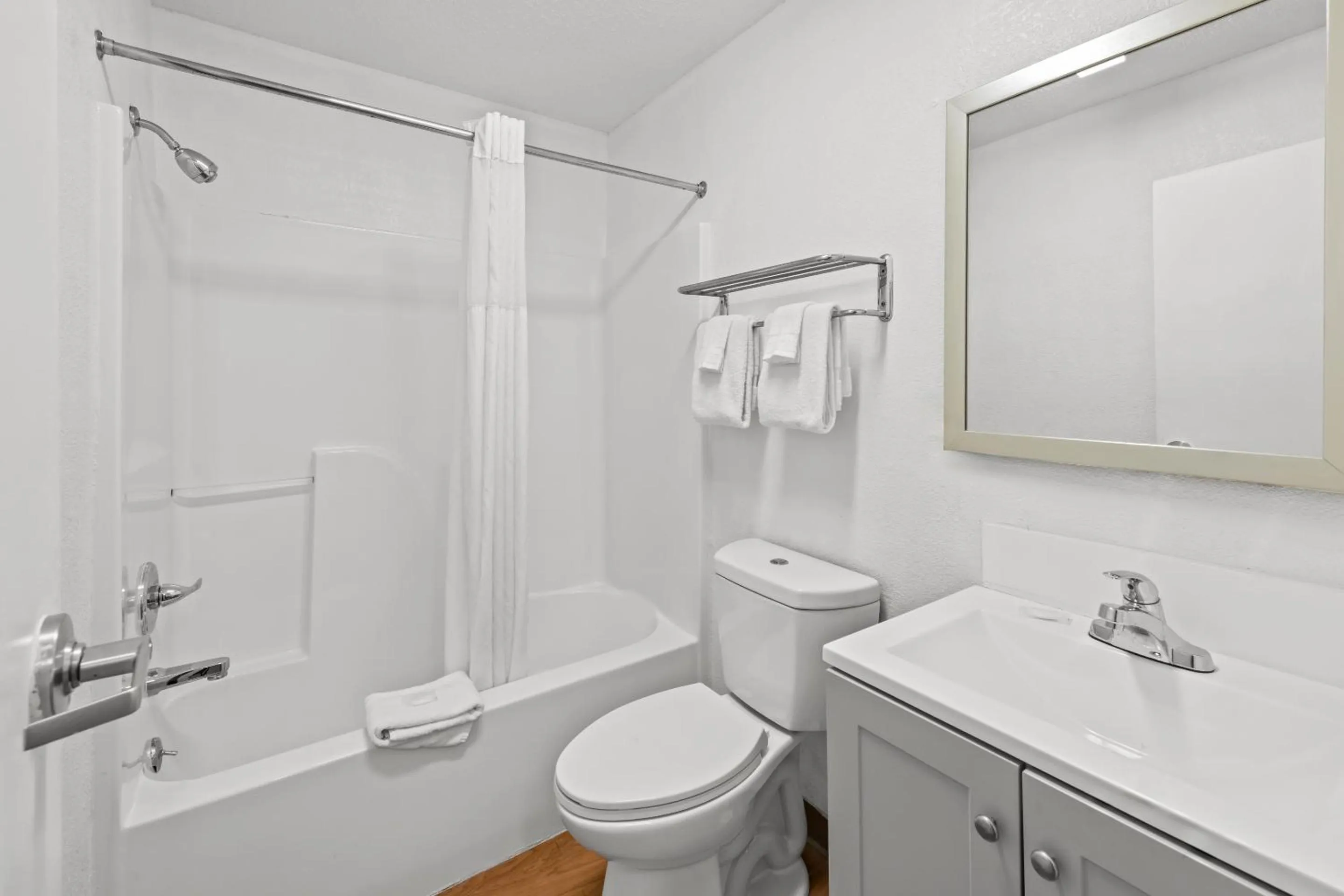 Bathroom in Birch Hill Suites Kansas City - Independence