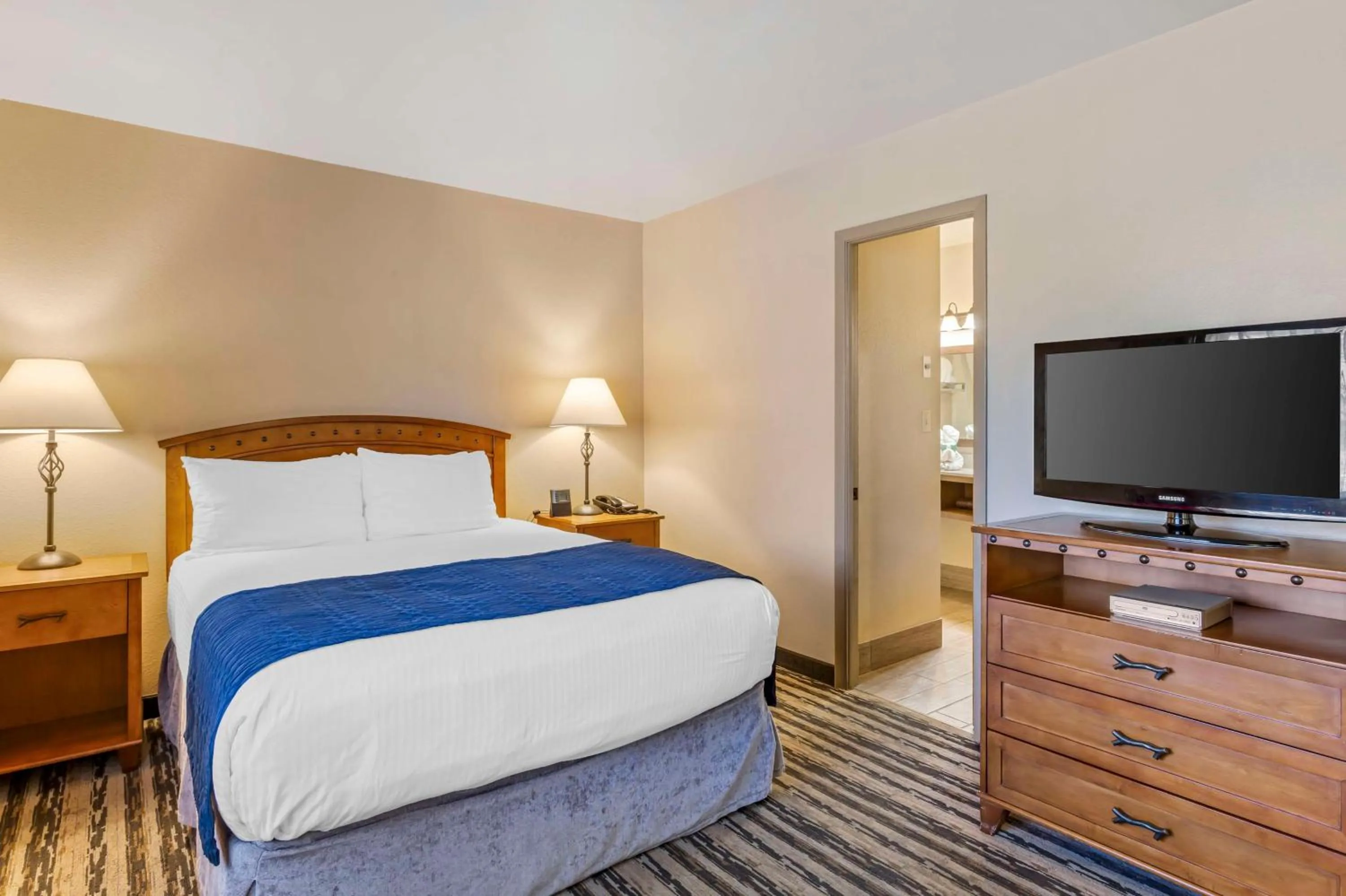 Bedroom, Bed in Best Western Sunset Inn