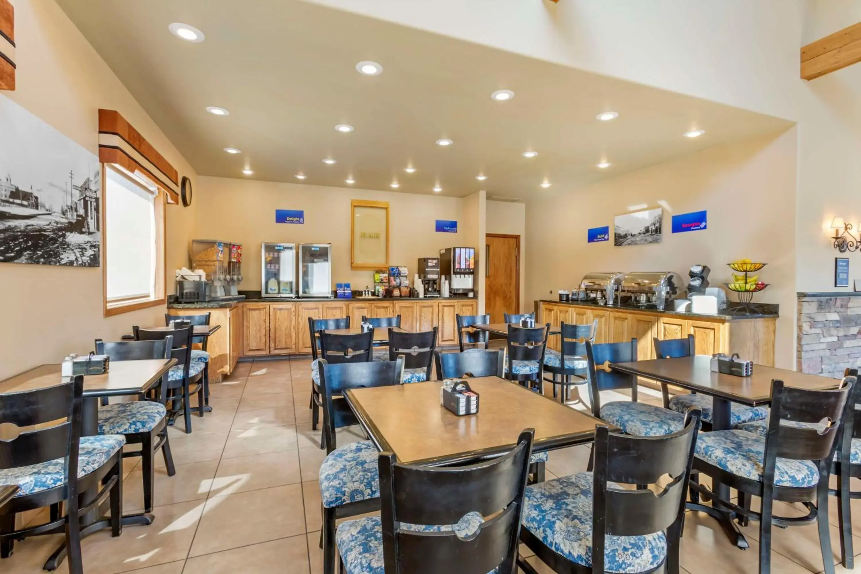 Breakfast in Best Western Sunset Inn Breakfast in Best Western Sunset Inn