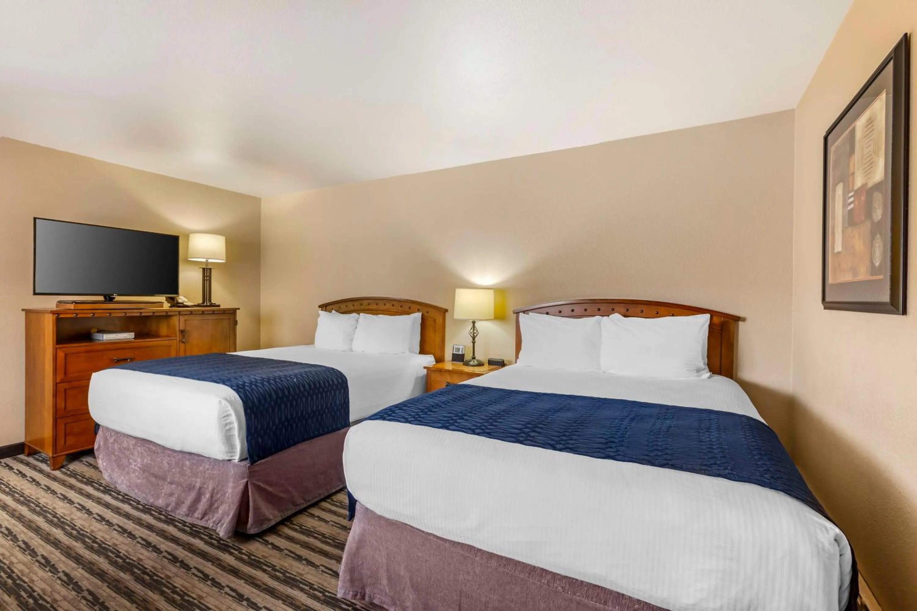 Bedroom, Bed in Best Western Sunset Inn