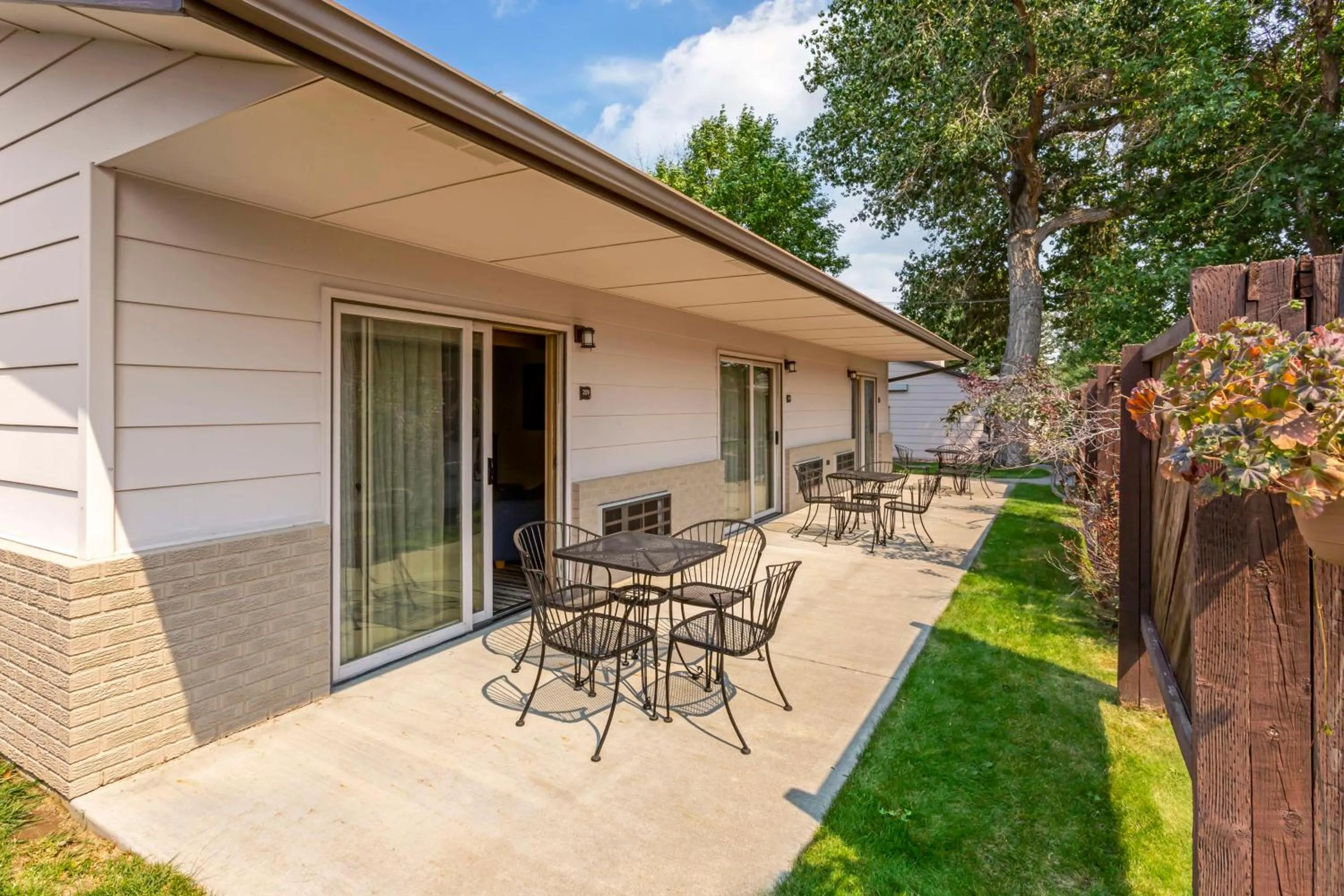 Bedroom in Best Western Sunset Inn