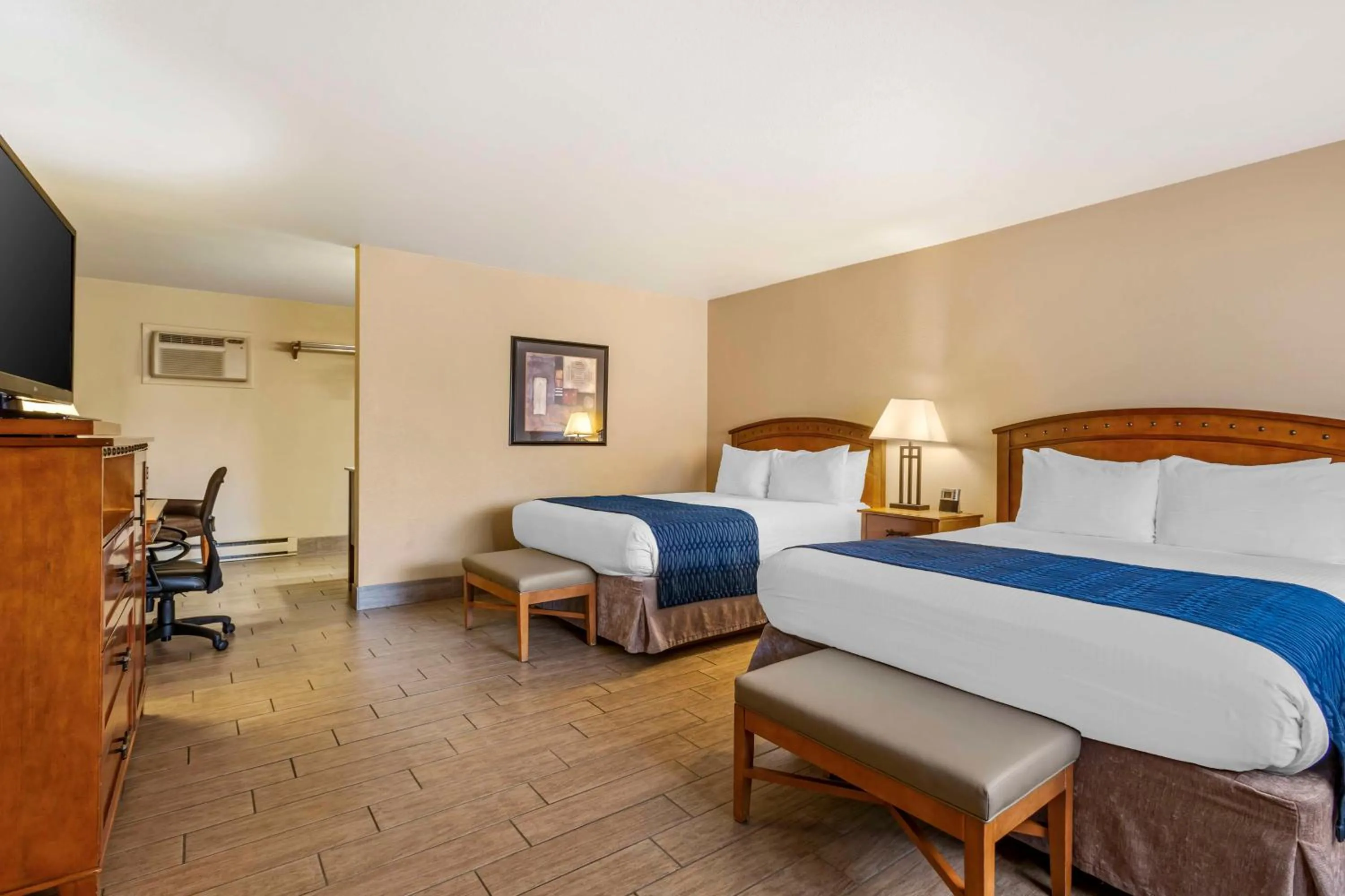 Bedroom, Bed in Best Western Sunset Inn