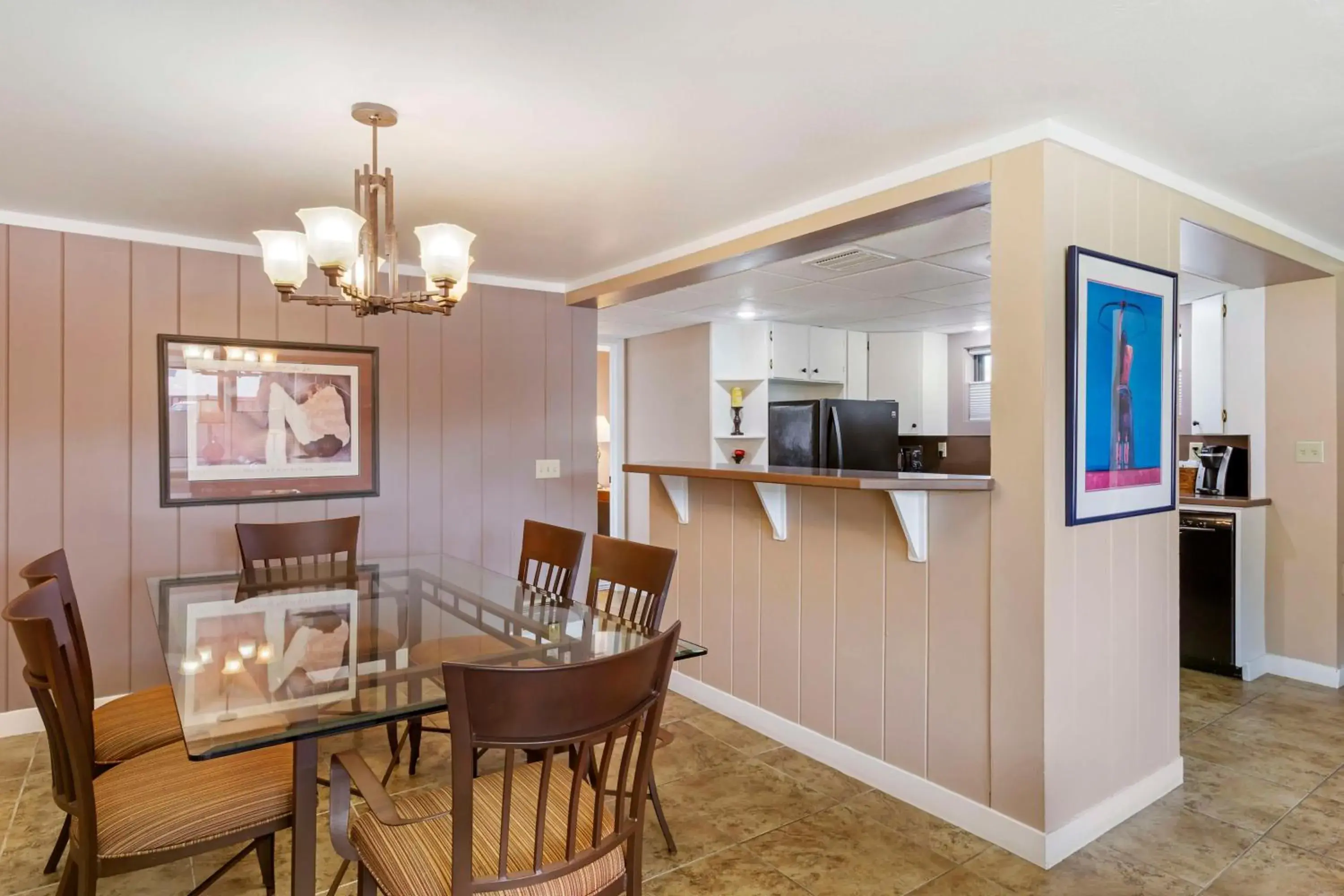 Three-Bedroom Suite in Best Western Sunset Inn Three-Bedroom Suite in Best Western Sunset Inn