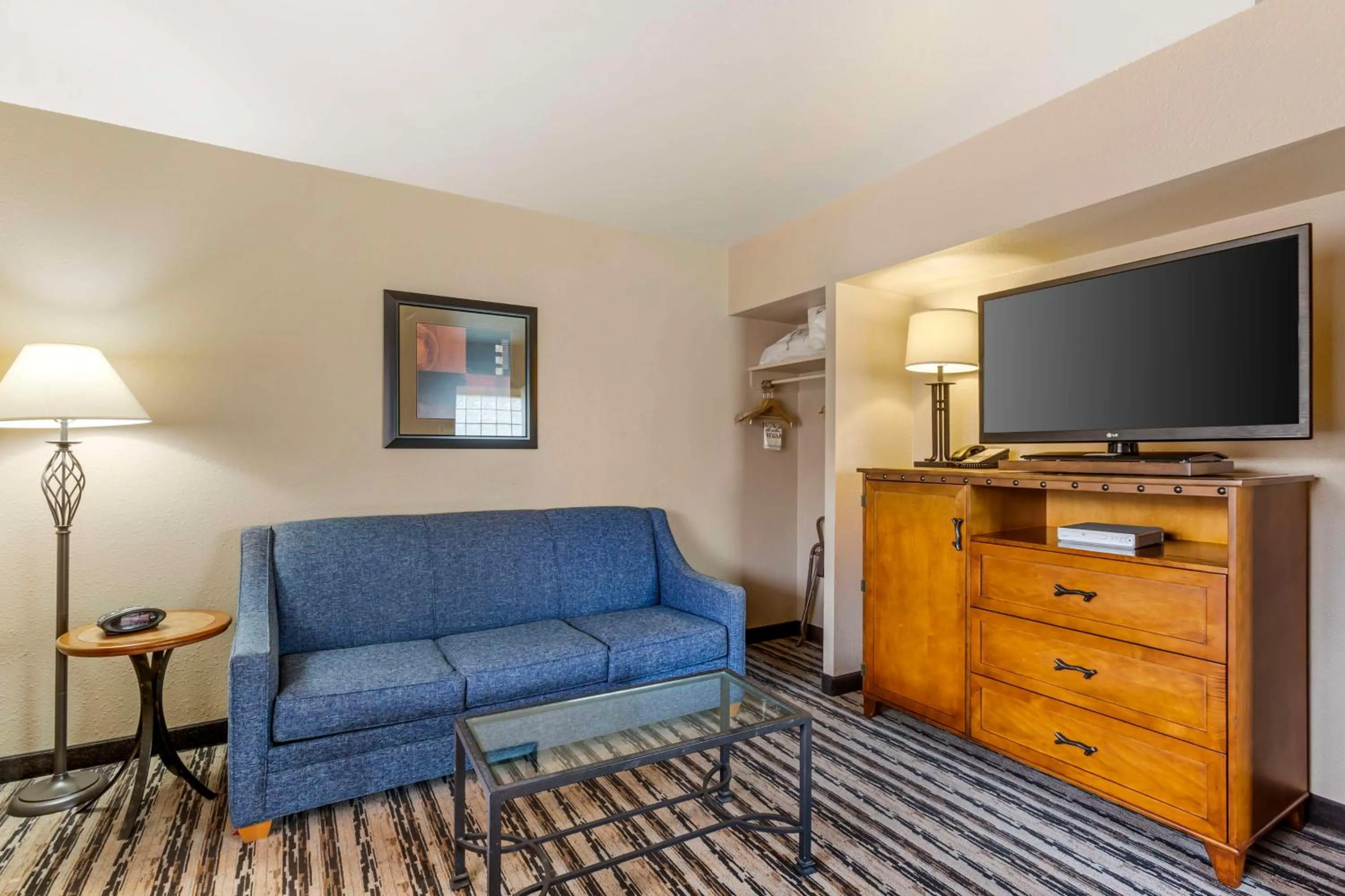 Bedroom in Best Western Sunset Inn