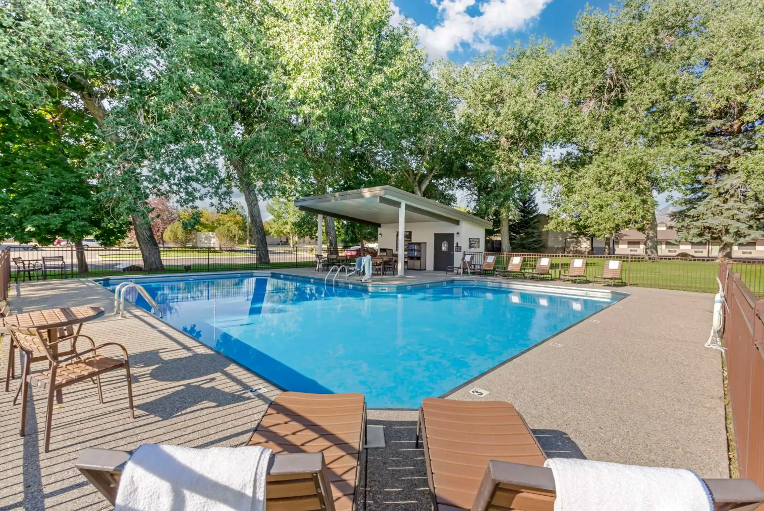 Pool view in Best Western Sunset Inn Pool view in Best Western Sunset Inn