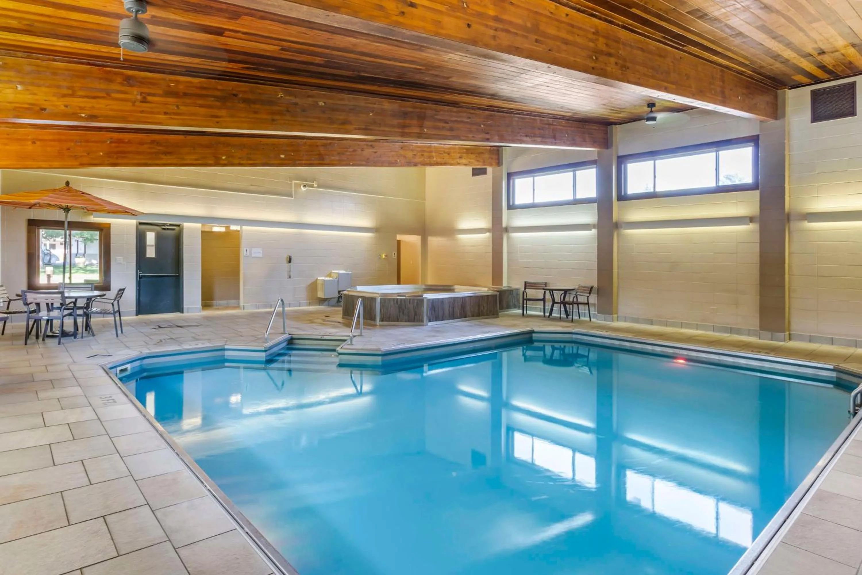 Pool view in Best Western Sunset Inn