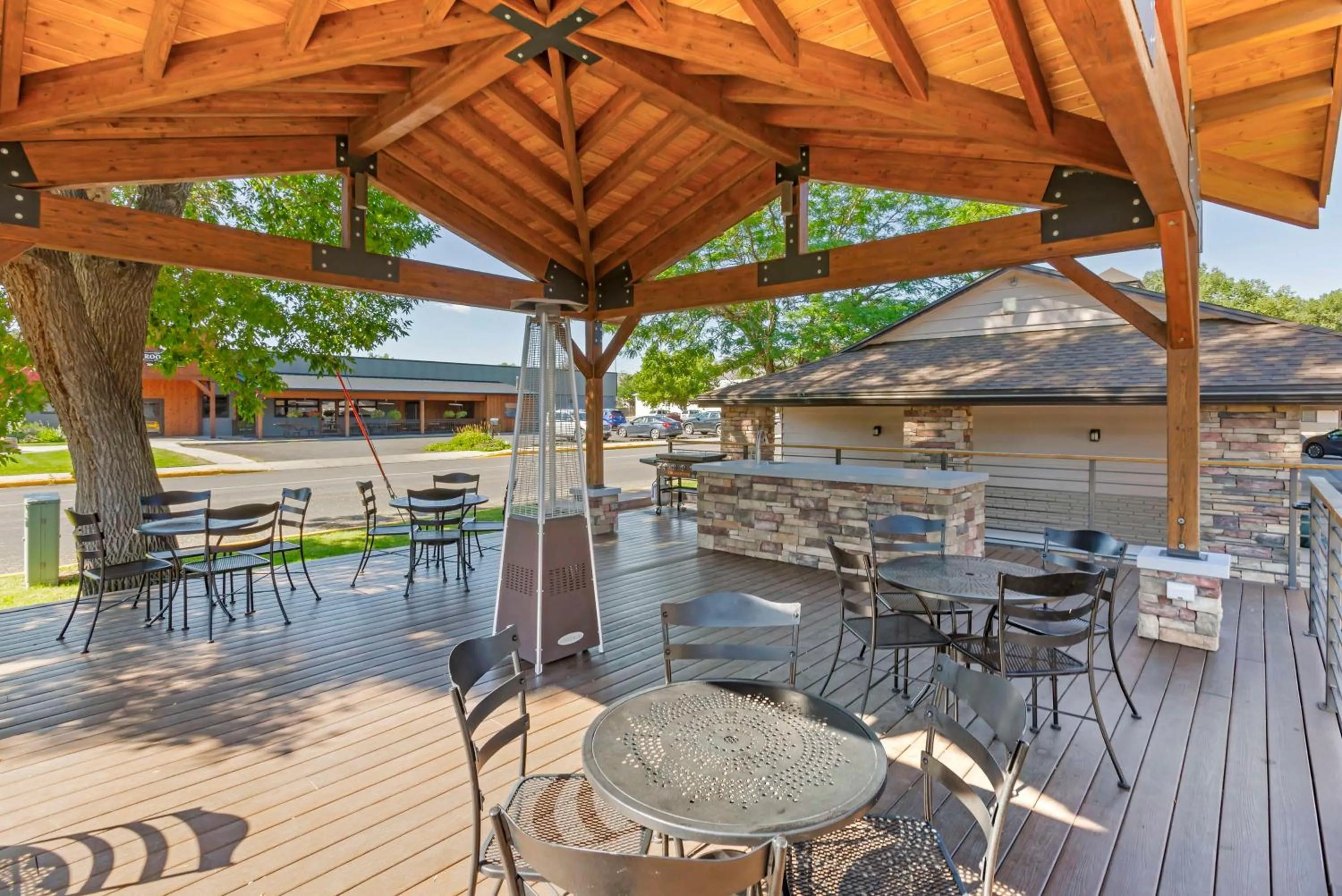 Property building in Best Western Sunset Inn