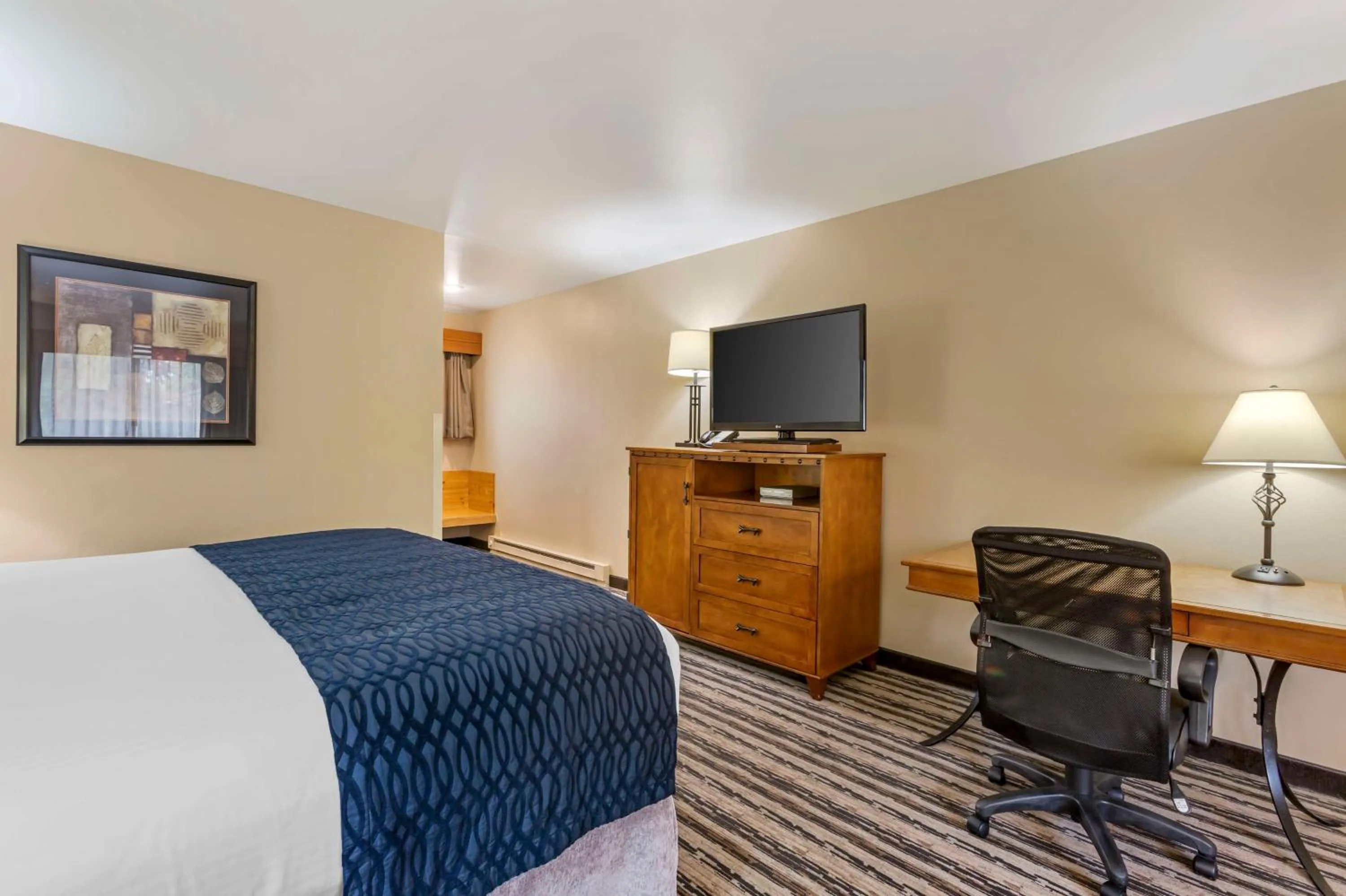 Bedroom, Bed in Best Western Sunset Inn