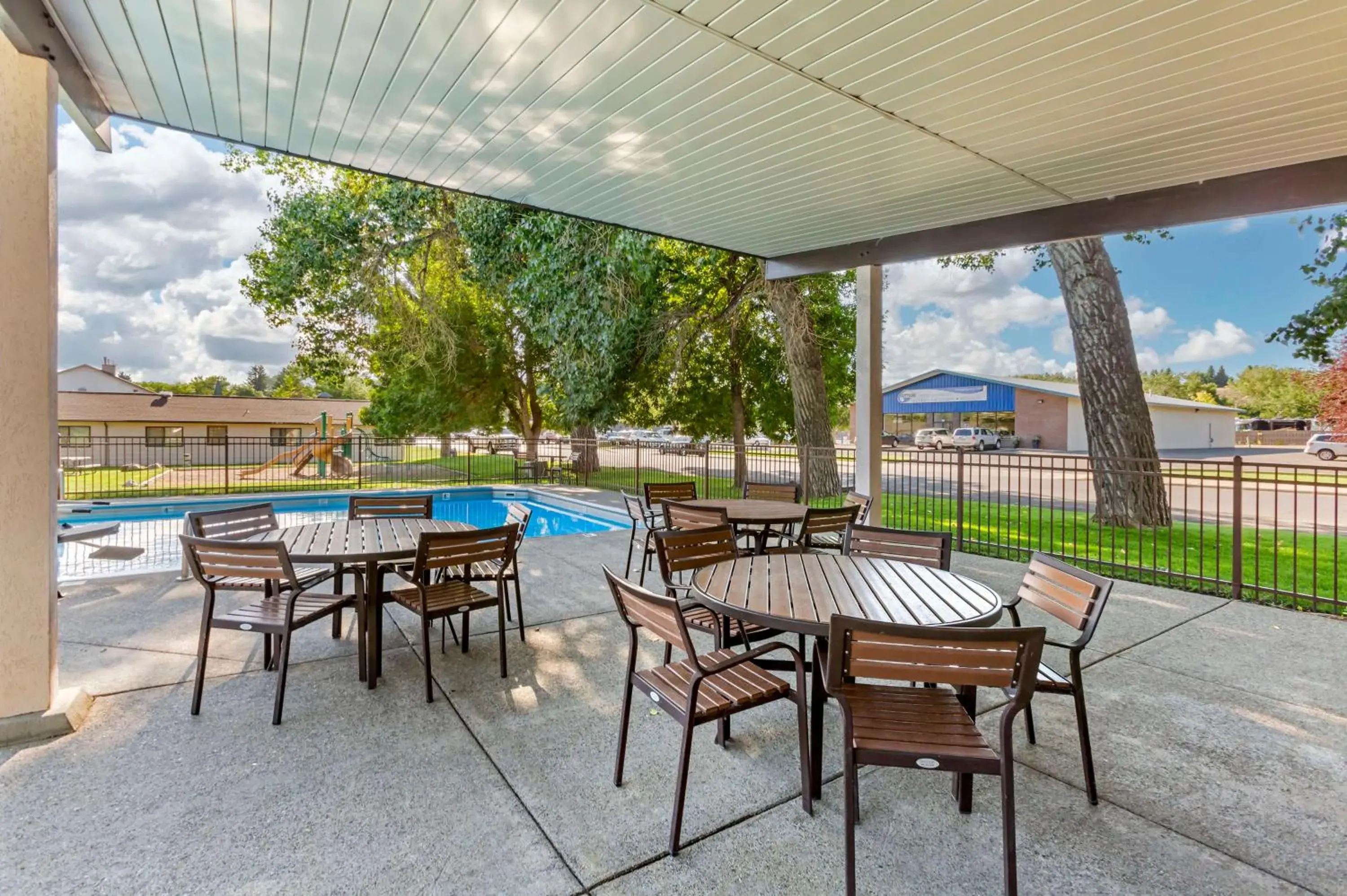 Pool view in Best Western Sunset Inn Pool view in Best Western Sunset Inn