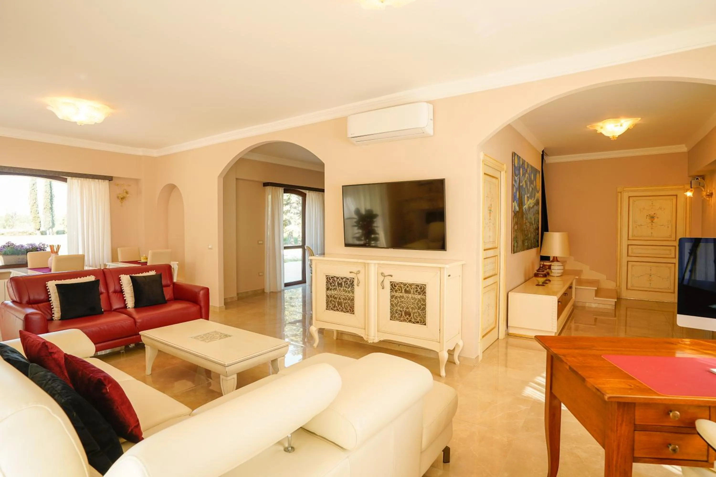 Communal lounge/ TV room in Il Castellaccio Bed & Breakfast