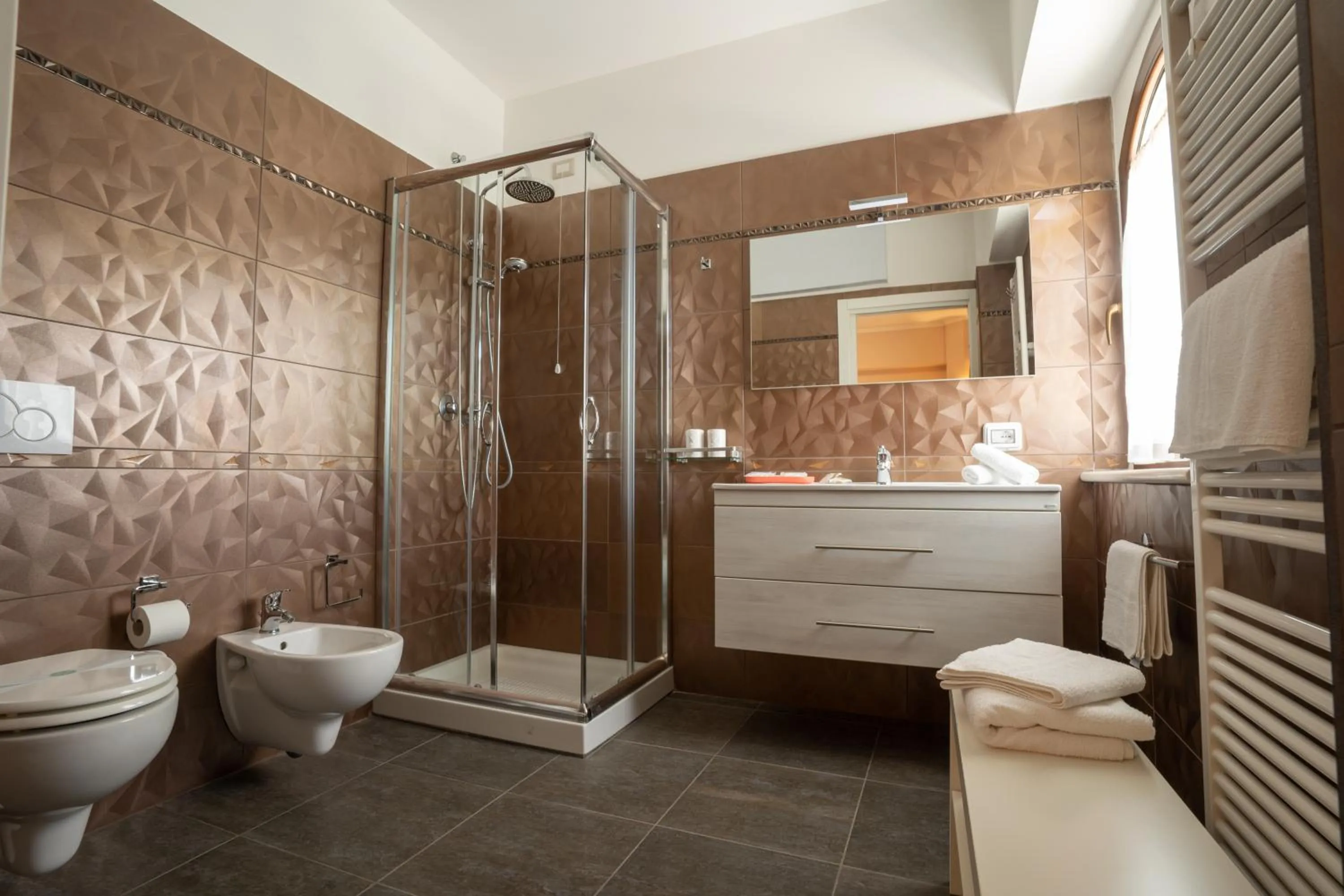 Shower in Il Castellaccio Bed & Breakfast