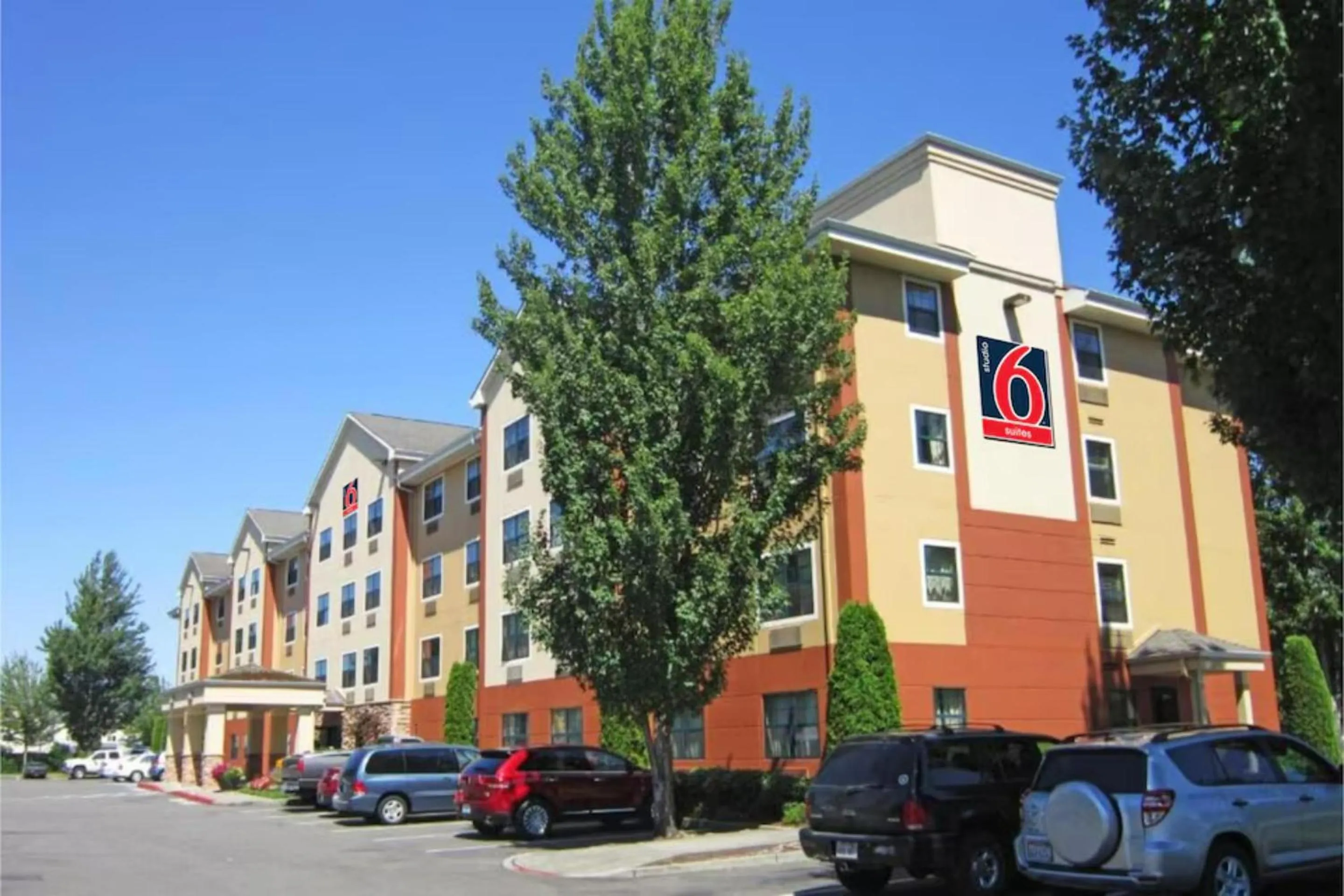 Parking in Studio 6 Suites Seattle Kent WA
