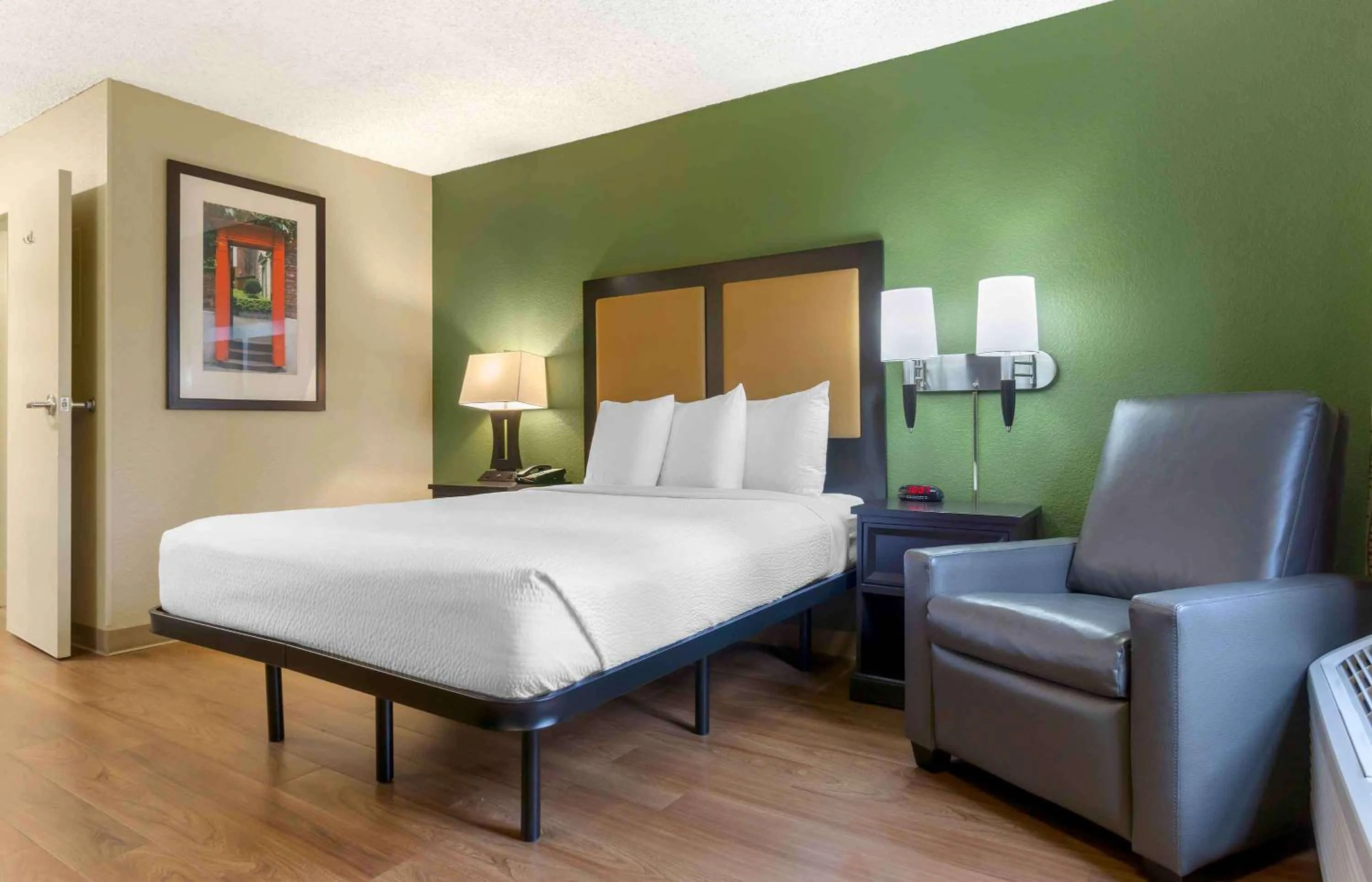 Bedroom, Bed in Extended Stay America Suites - Seattle - Kent