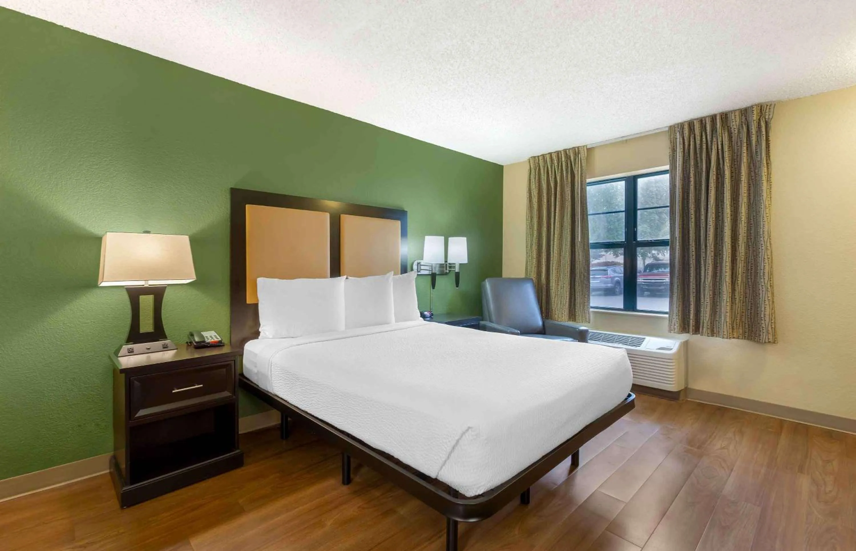 Bedroom, Bed in Extended Stay America Suites - Seattle - Kent