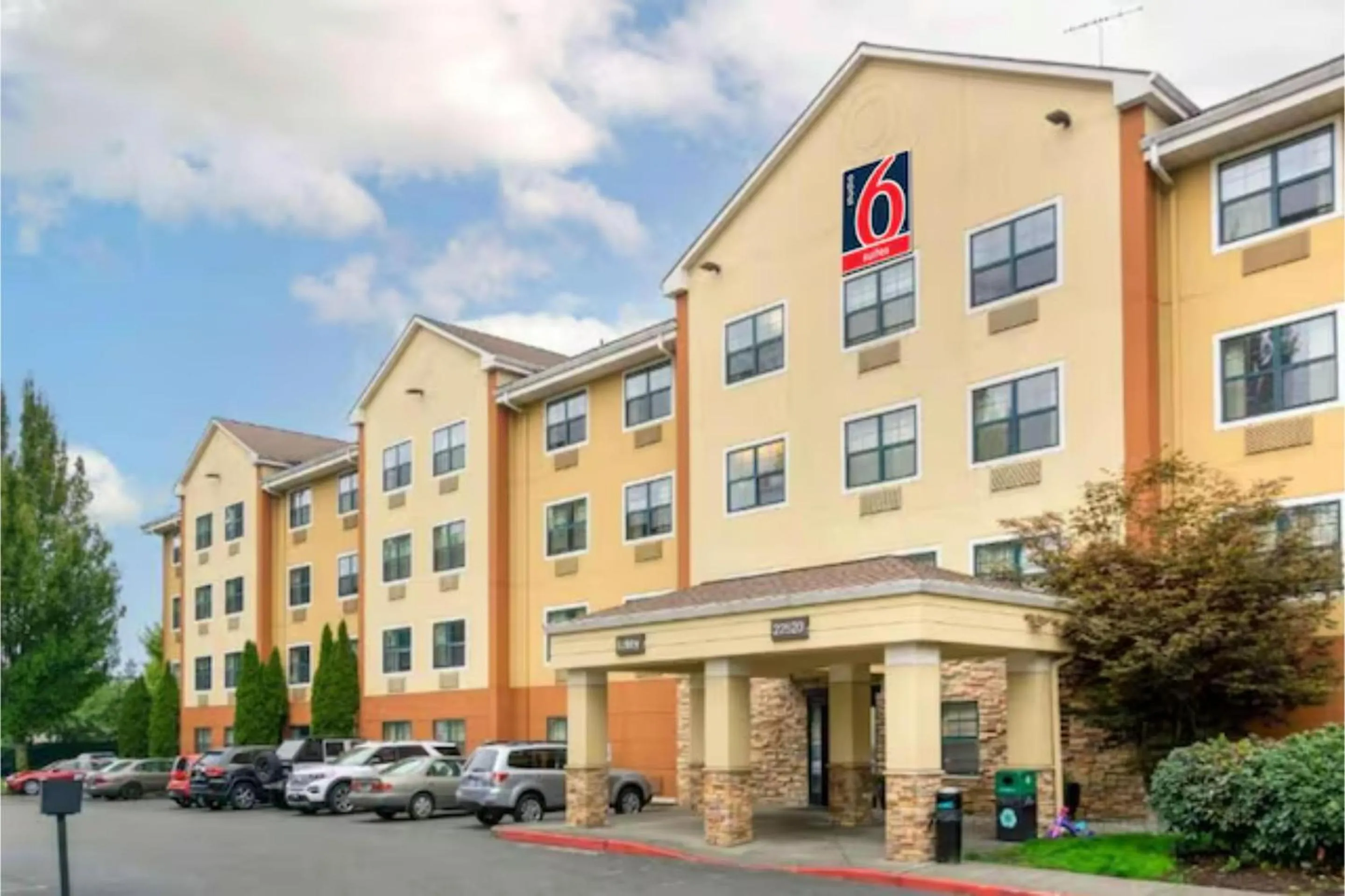 Facade/entrance in Studio 6 Suites Seattle Kent WA