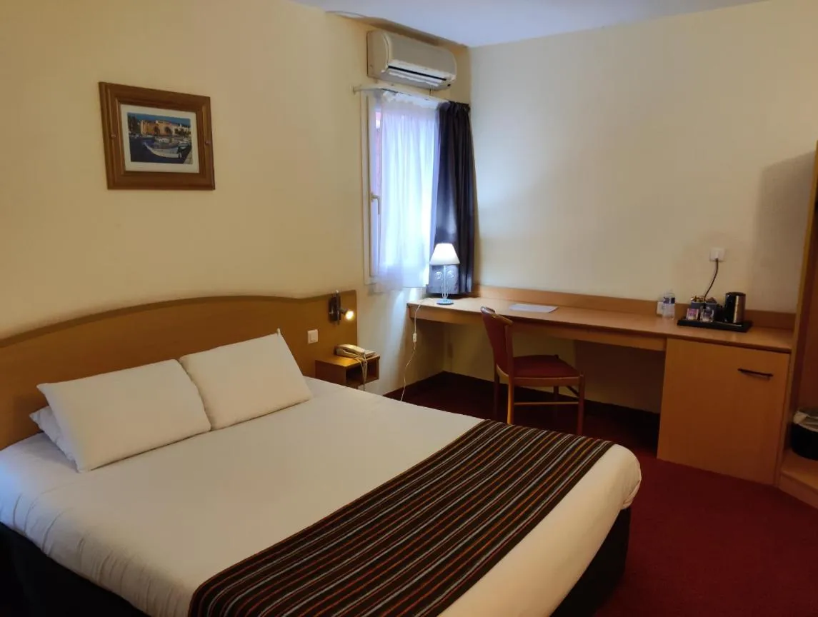 Bed in The Originals City, Hôtel L'Hippocampe, Sète Balaruc-le-Vieux