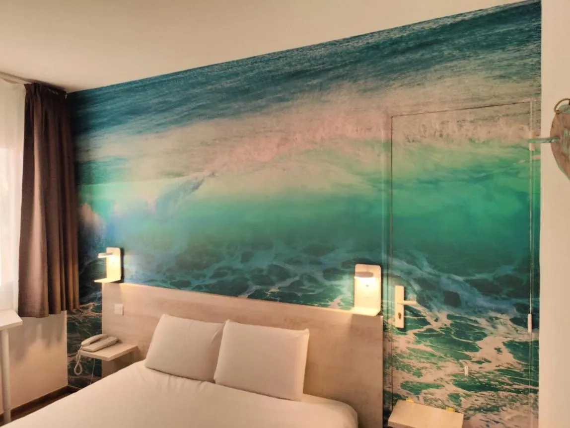 Bed in The Originals City, Hôtel L'Hippocampe, Sète Balaruc-le-Vieux