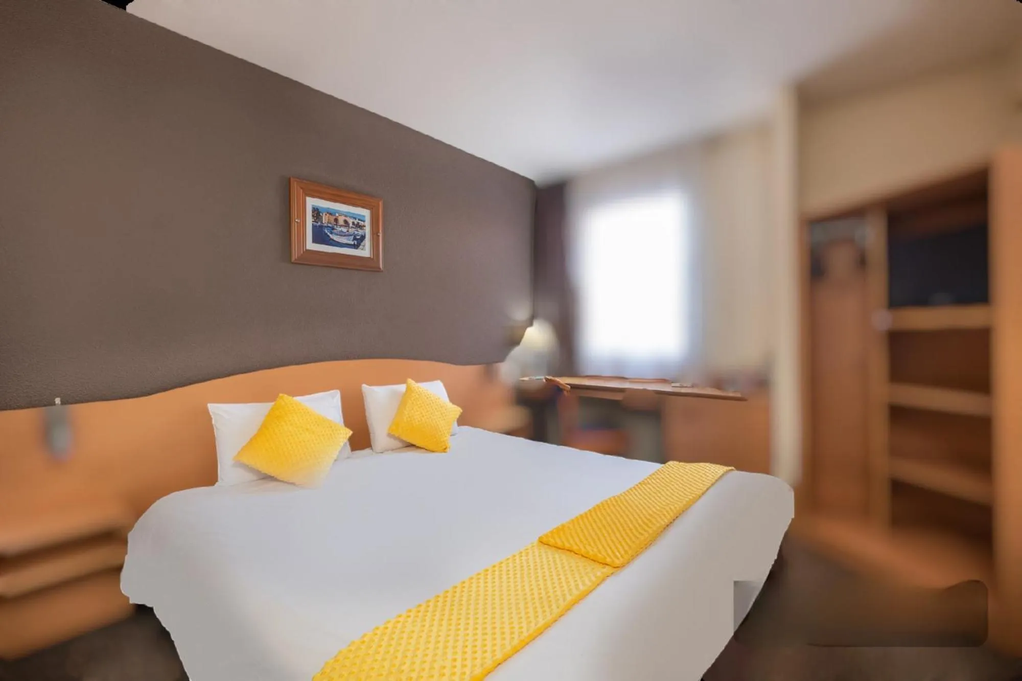 Bedroom, Bed in The Originals City, Hôtel L'Hippocampe, Sète Balaruc-le-Vieux