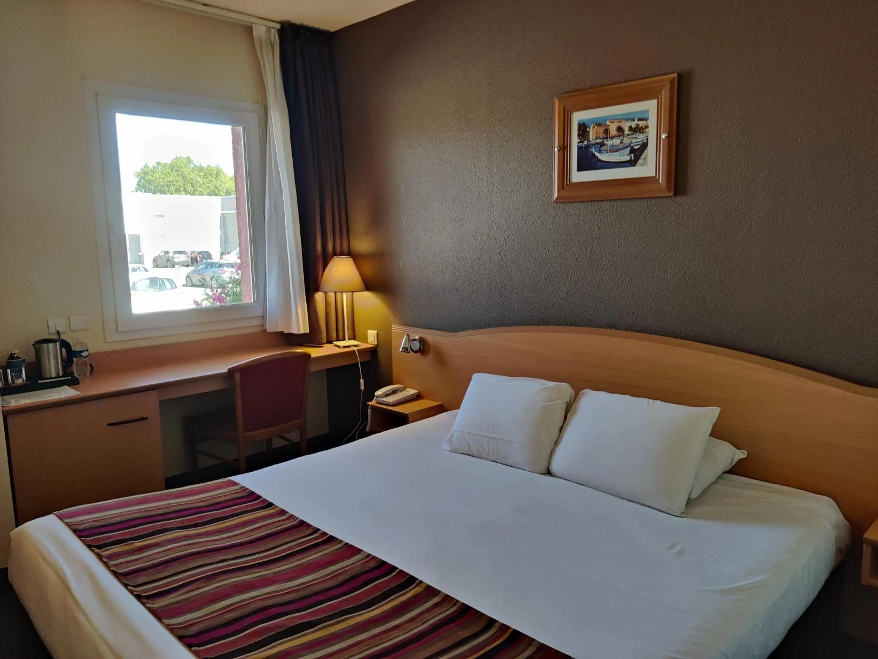 Bed in The Originals City, Hôtel L'Hippocampe, Sète Balaruc-le-Vieux