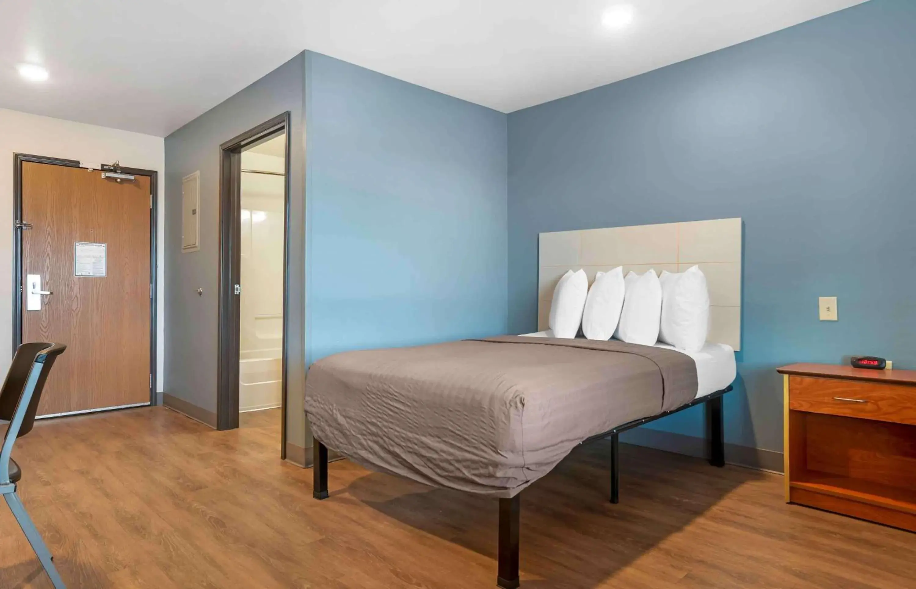 Bedroom, Bed in Extended Stay America Select Suites - Mobile - Daphne Bedroom, Bed in Extended Stay America Select Suites - Mobile - Daphne