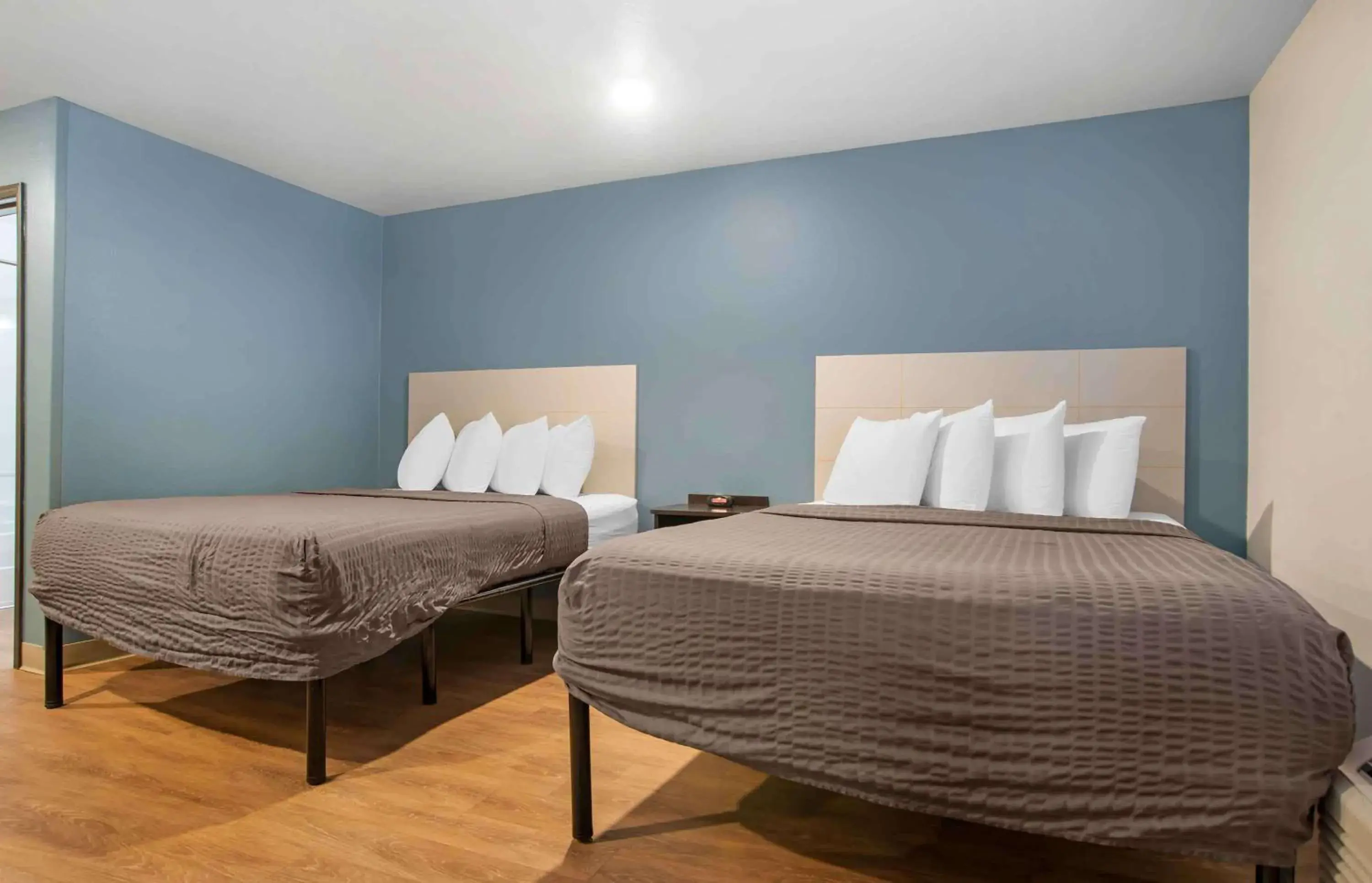 Bedroom, Bed in Extended Stay America Select Suites - Mobile - Daphne Bedroom, Bed in Extended Stay America Select Suites - Mobile - Daphne