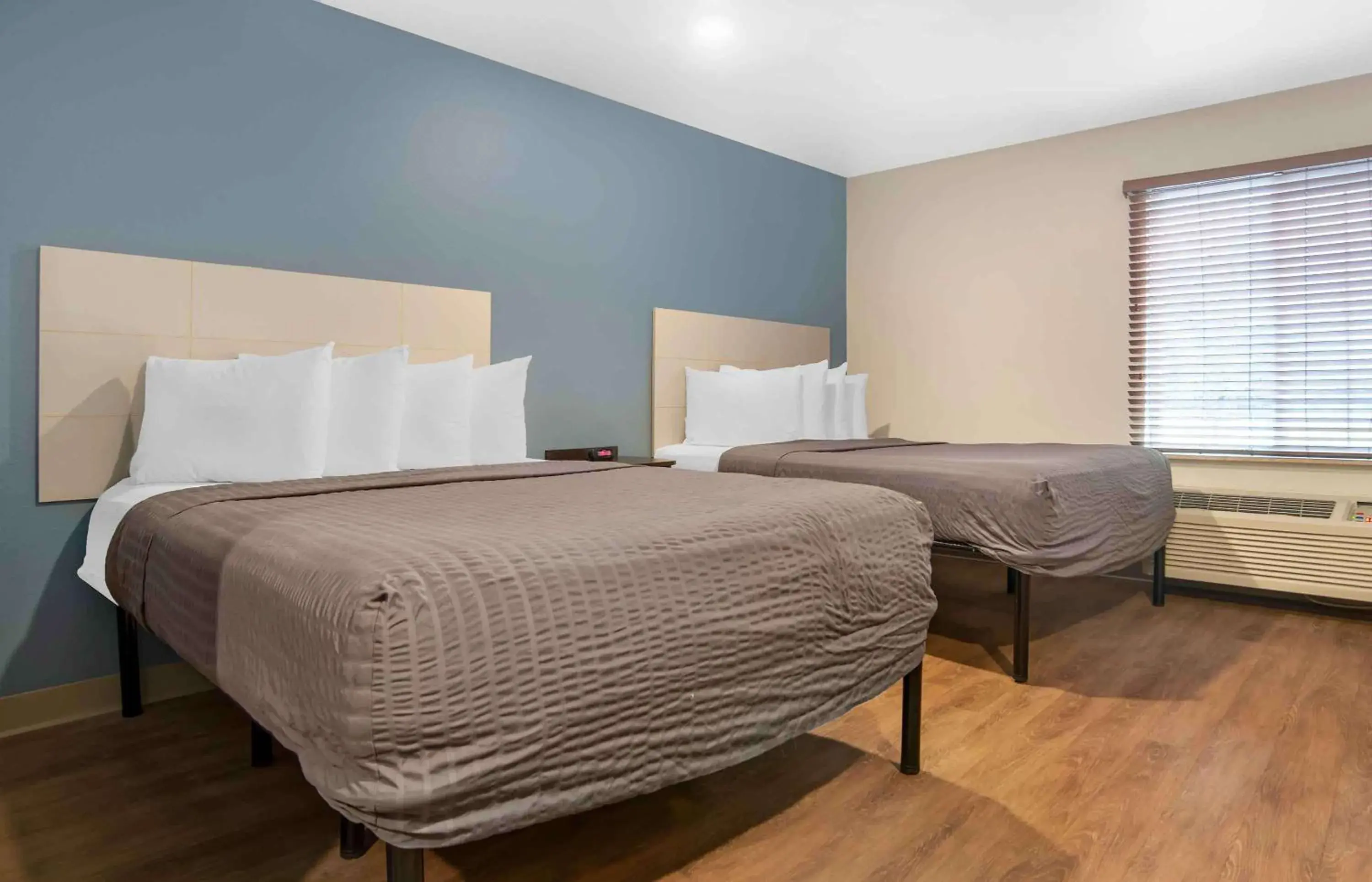 Bedroom, Bed in Extended Stay America Select Suites - Mobile - Daphne Bedroom, Bed in Extended Stay America Select Suites - Mobile - Daphne