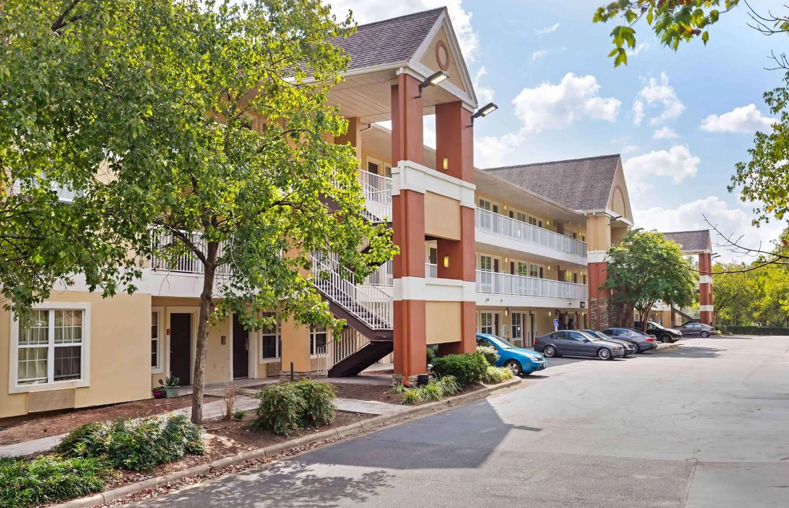 Property building in Extended Stay America Select Suites - Durham - University Property building in Extended Stay America Select Suites - Durham - University