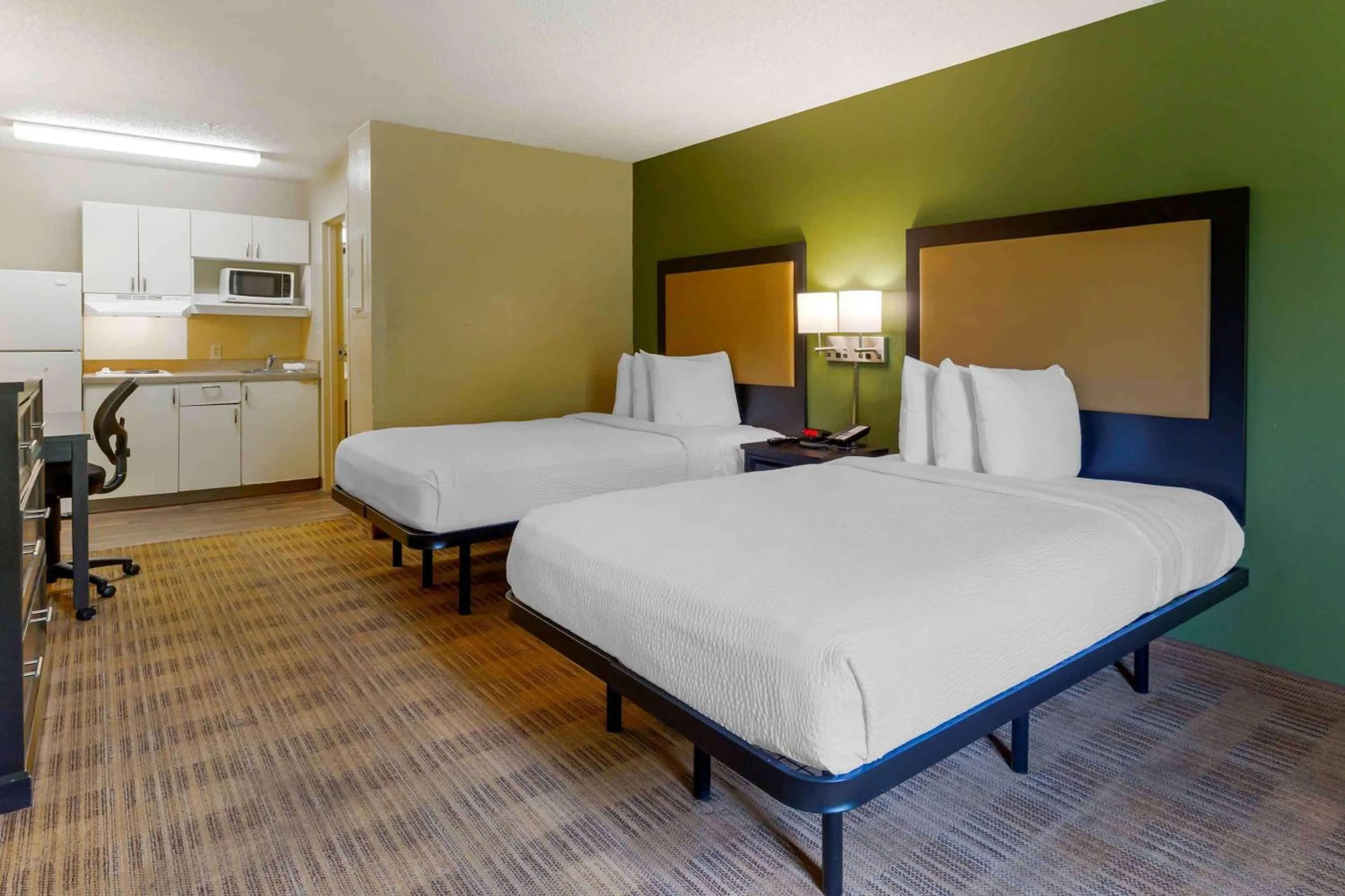 Bedroom, Bed in Extended Stay America Select Suites - Durham - University