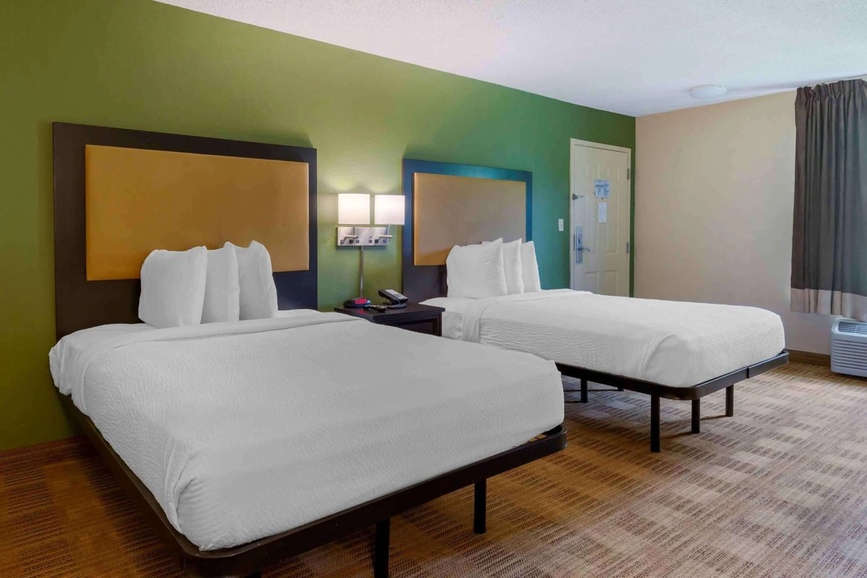 Bedroom, Bed in Extended Stay America Select Suites - Durham - University