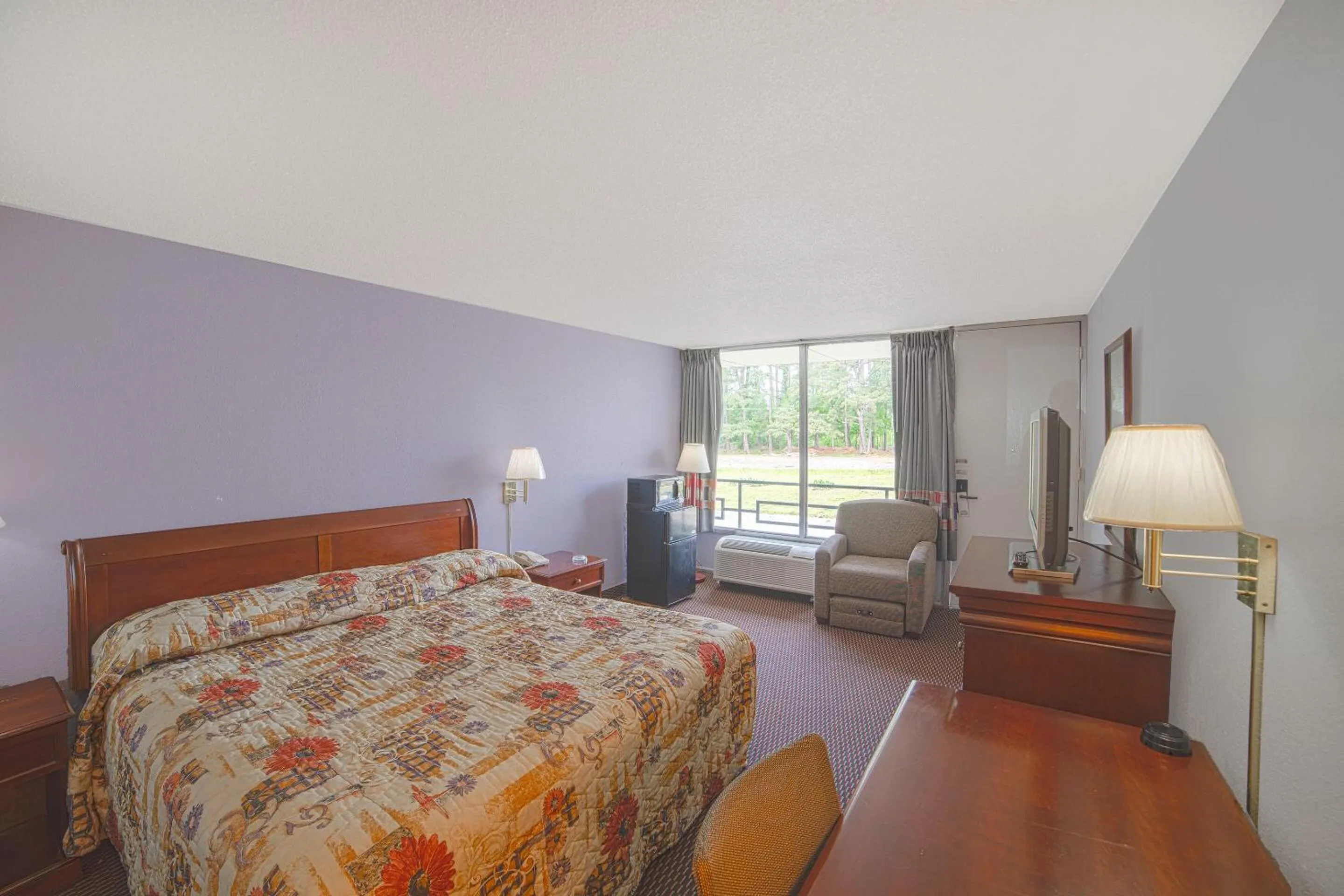 Bedroom, Bed in Masters Inn Selma Smithfield I-95 By OYO