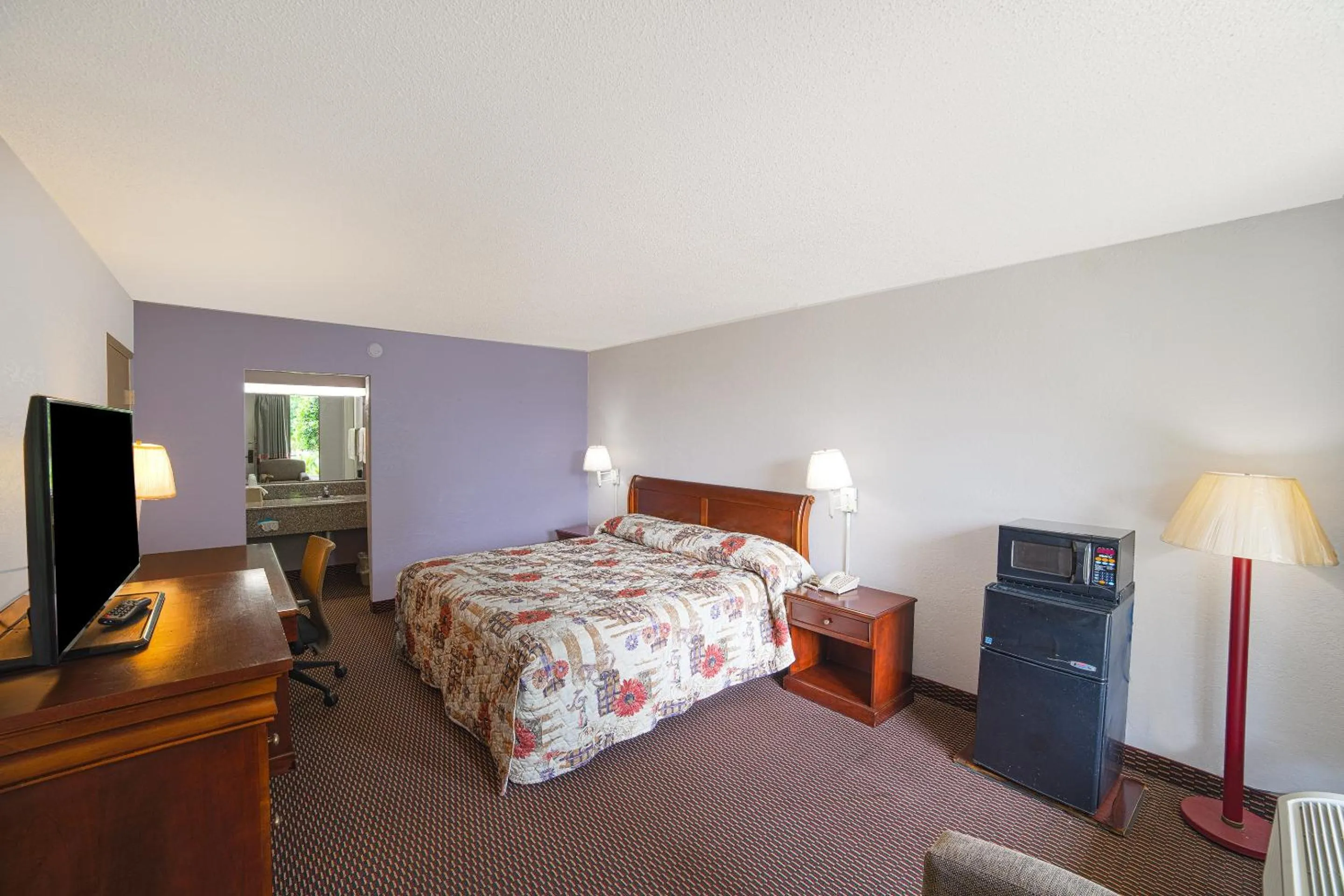 Bedroom, Bed in Masters Inn Selma Smithfield I-95 By OYO