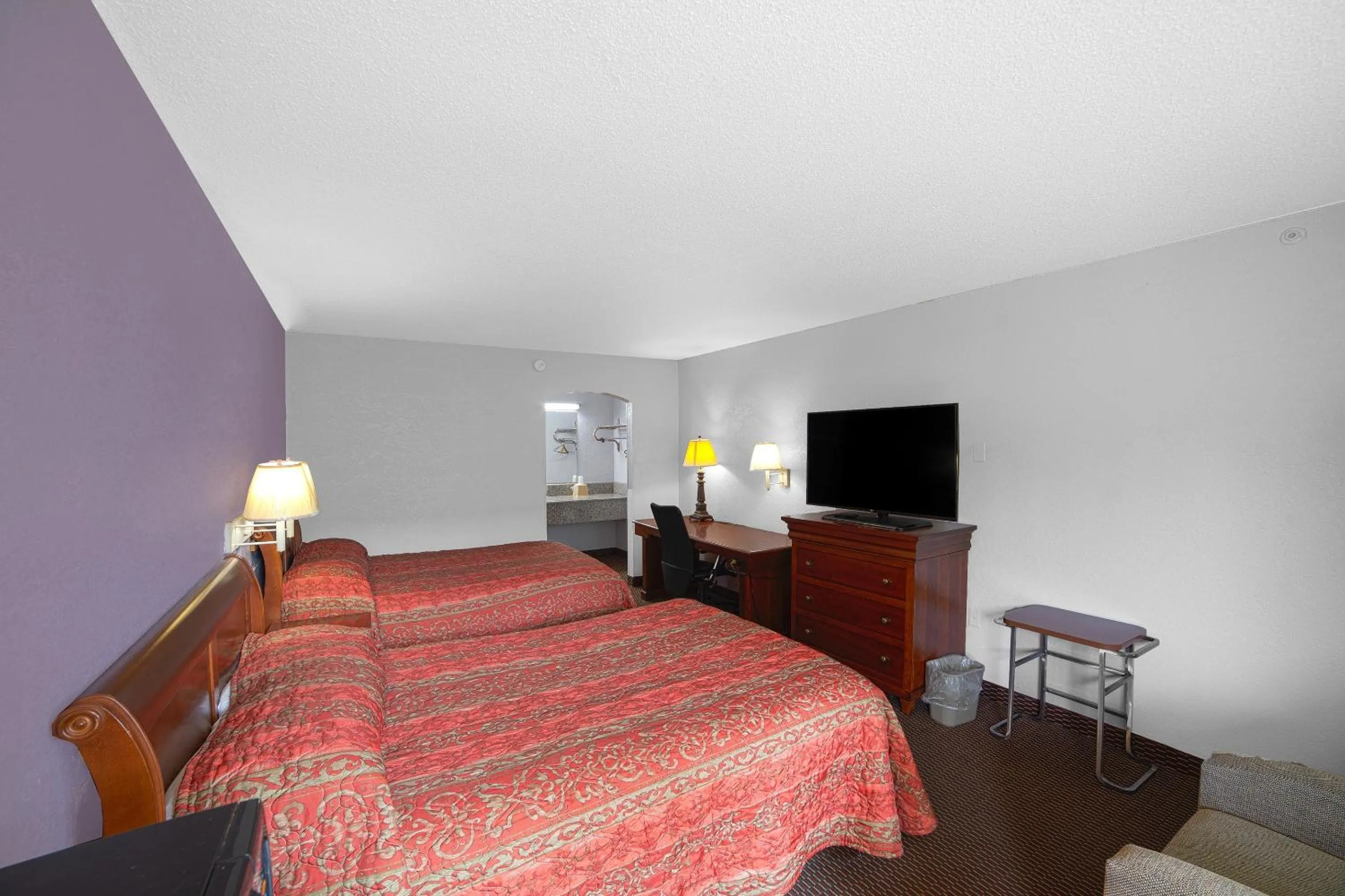 Bedroom, Bed in Masters Inn Selma Smithfield I-95 By OYO