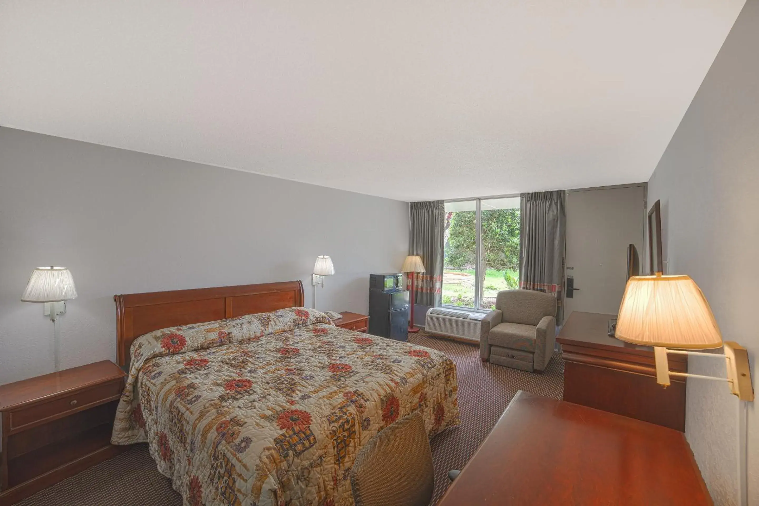 Bedroom, Bed in Masters Inn Selma Smithfield I-95 By OYO Bedroom, Bed in Masters Inn Selma Smithfield I-95 By OYO