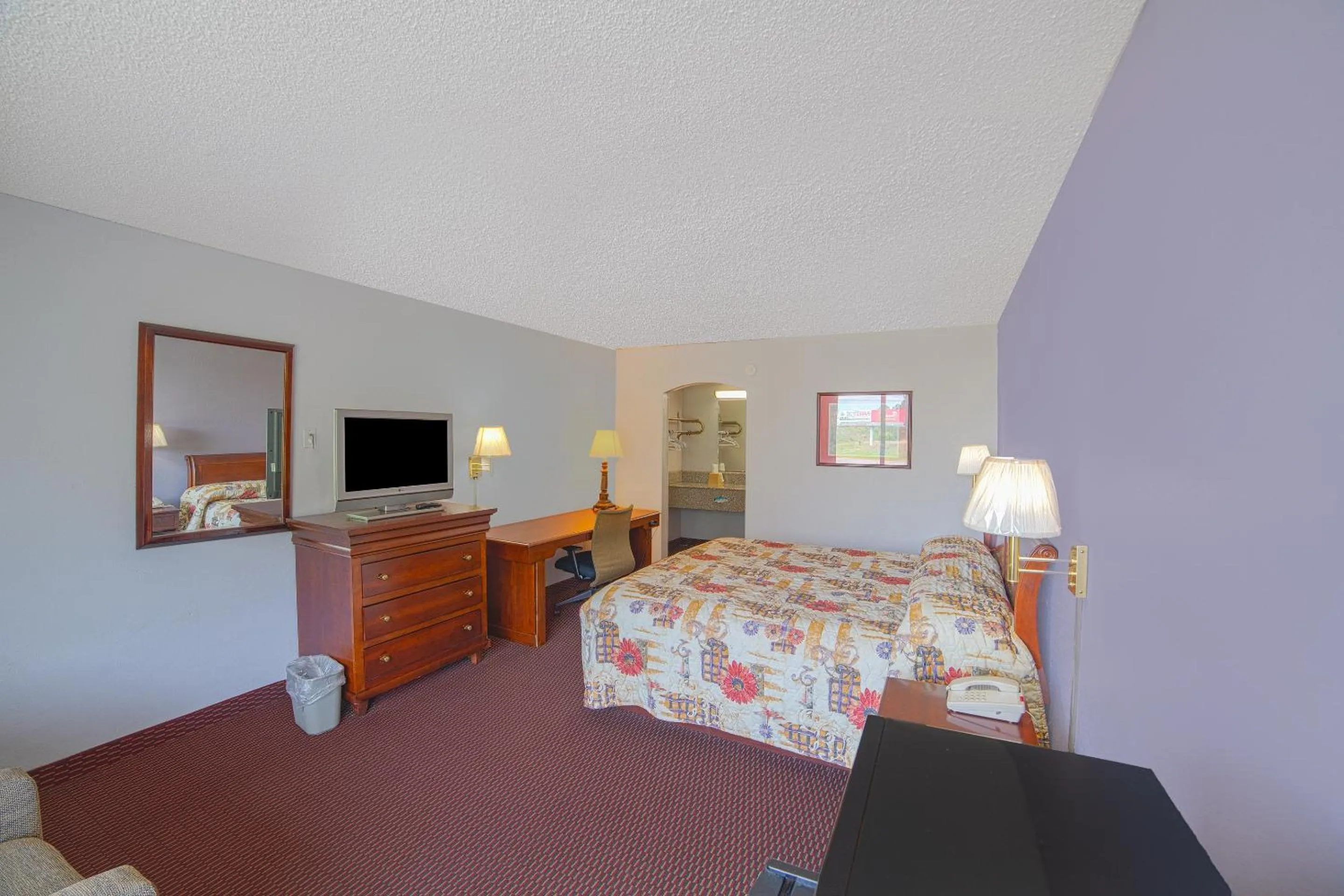 Bedroom, Bed in Masters Inn Selma Smithfield I-95 By OYO