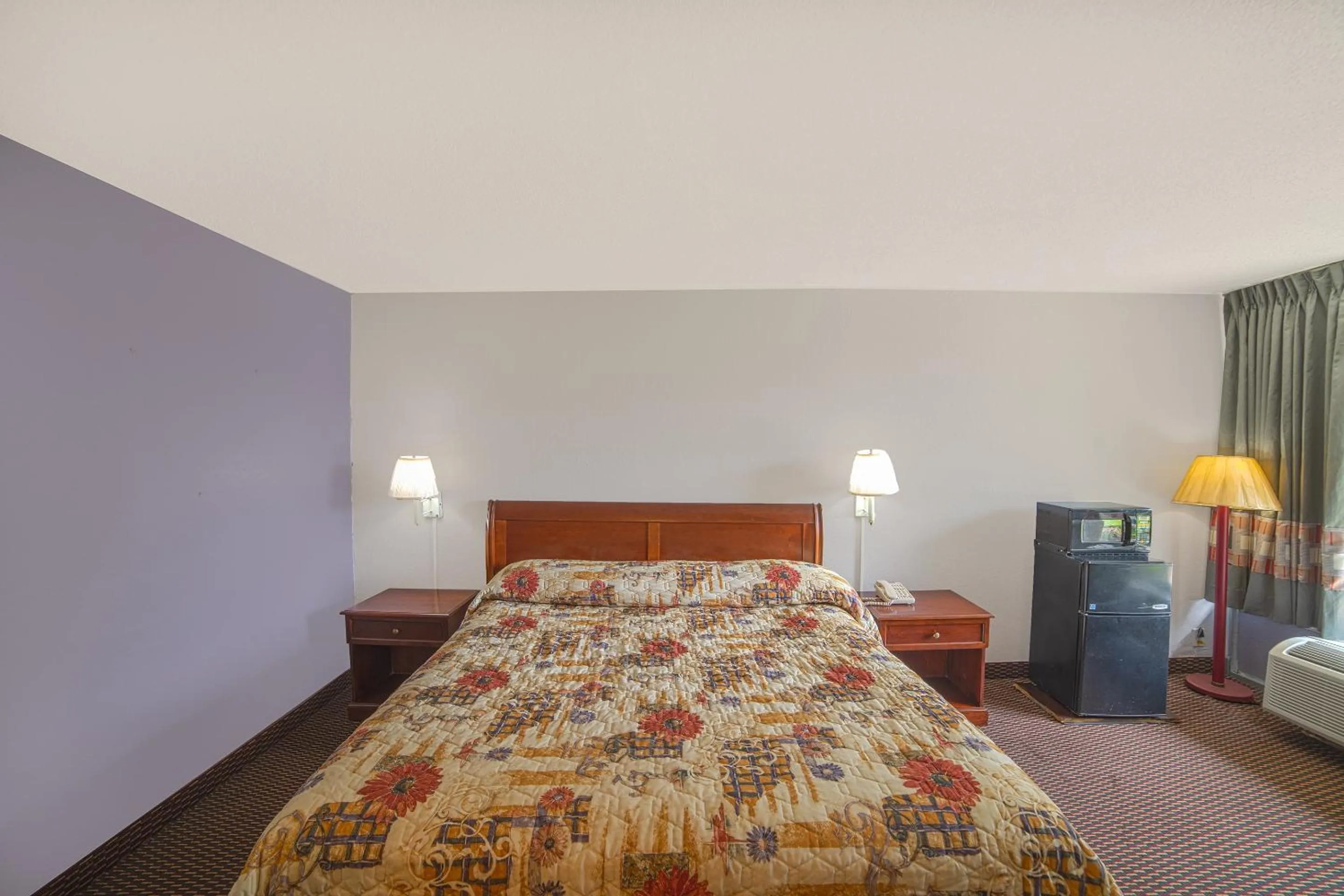 Bedroom, Bed in Masters Inn Selma Smithfield I-95 By OYO