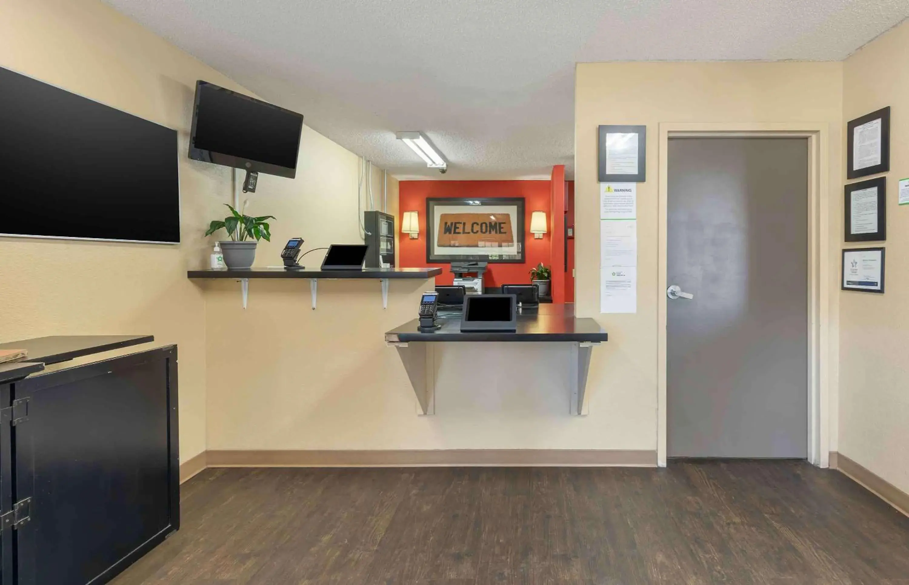 Lobby or reception in Extended Stay America Suites - Bakersfield - California Avenue Lobby or reception in Extended Stay America Suites - Bakersfield - California Avenue