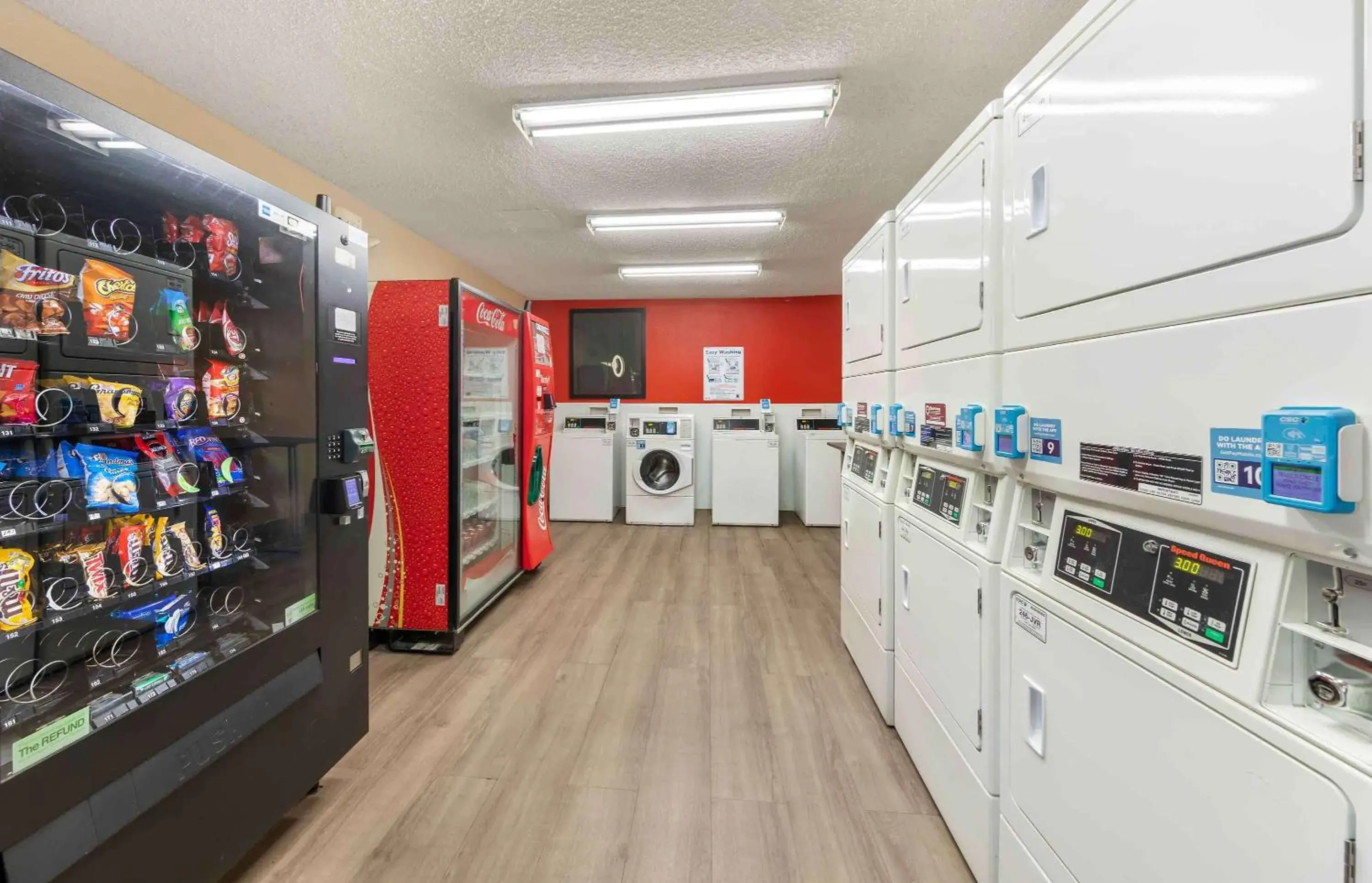 Property building in Extended Stay America Suites - Bakersfield - California Avenue Property building in Extended Stay America Suites - Bakersfield - California Avenue