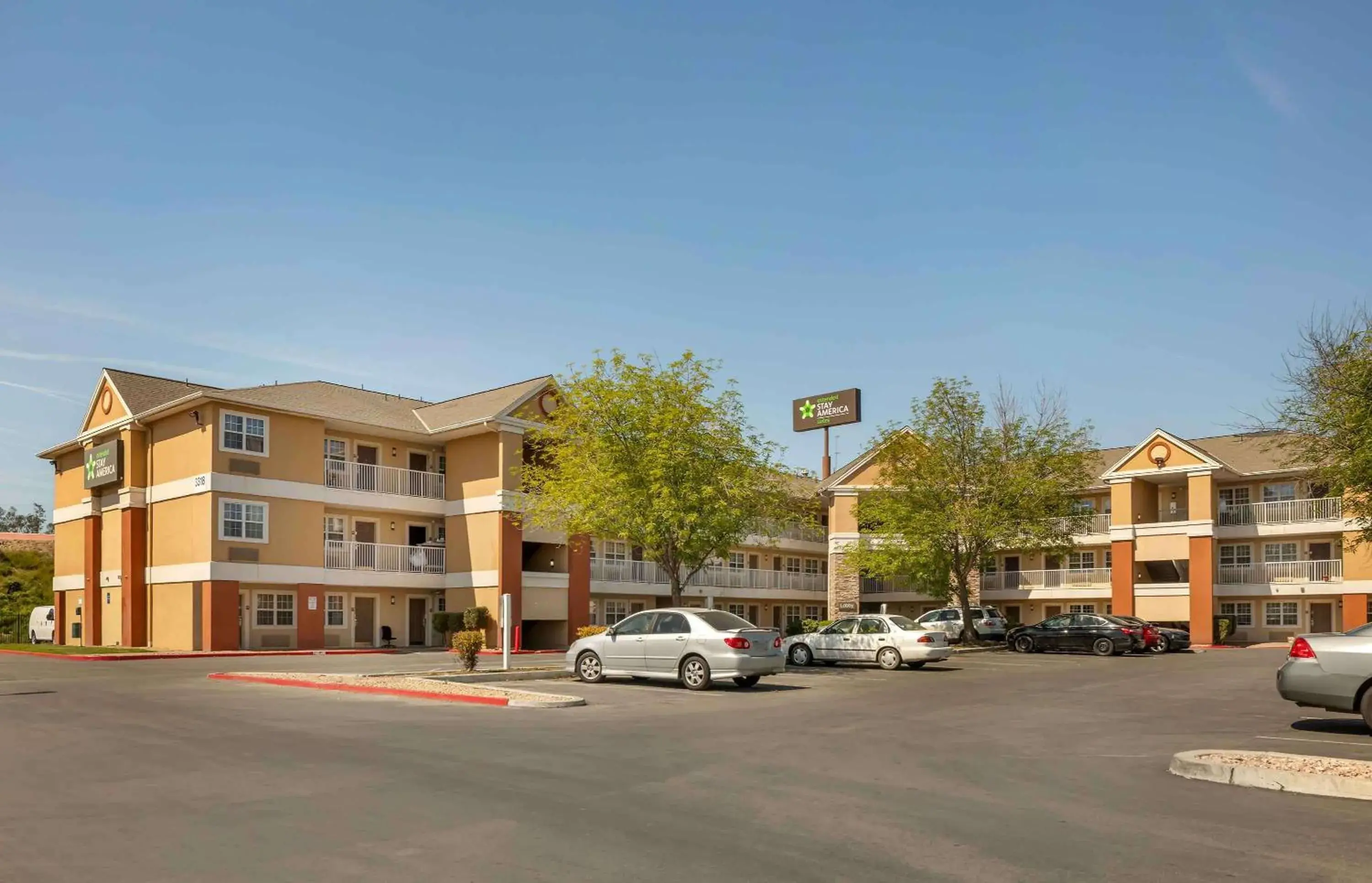Property building in Extended Stay America Suites - Bakersfield - California Avenue Property building in Extended Stay America Suites - Bakersfield - California Avenue