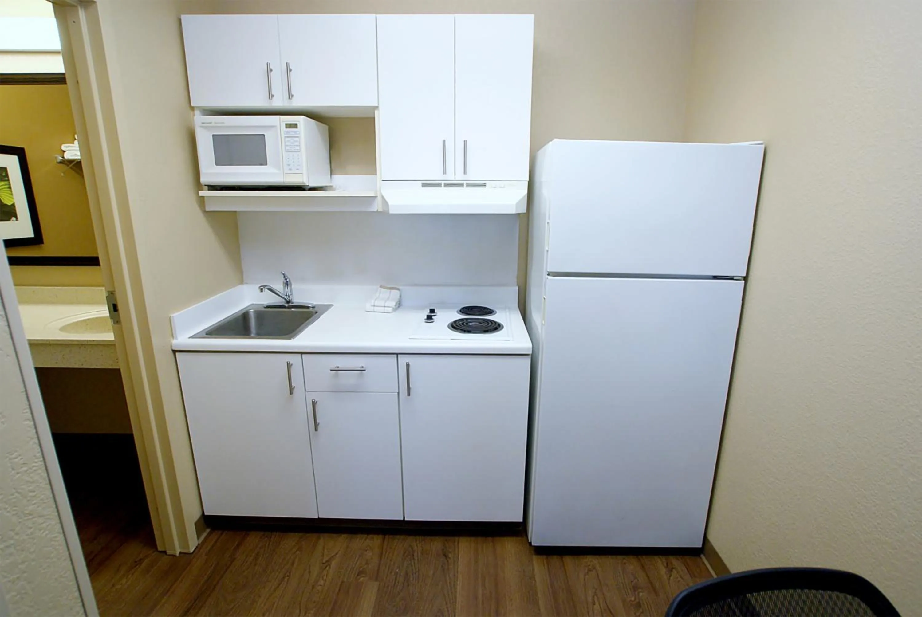 Kitchen or kitchenette, Kitchen/Kitchenette in Extended Stay America Suites - Tulsa - Central