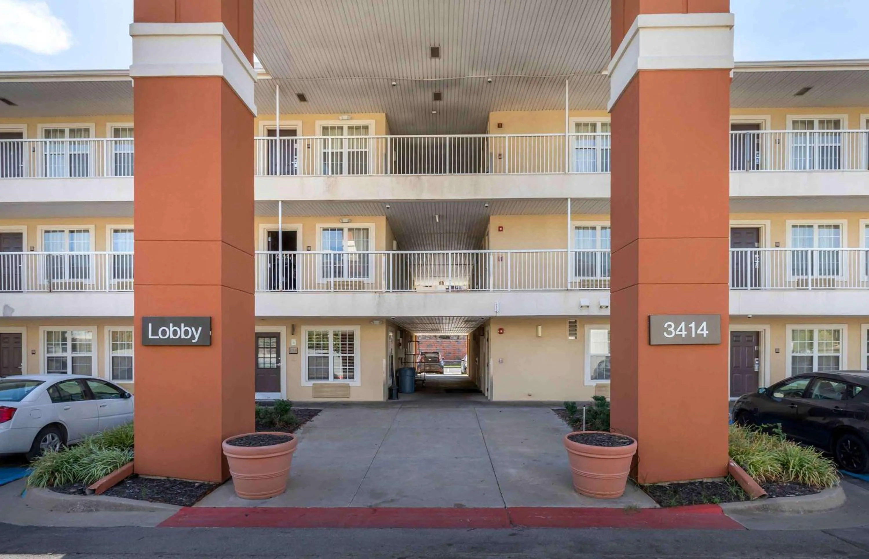 Property Building in Extended Stay America Suites - Tulsa - Central