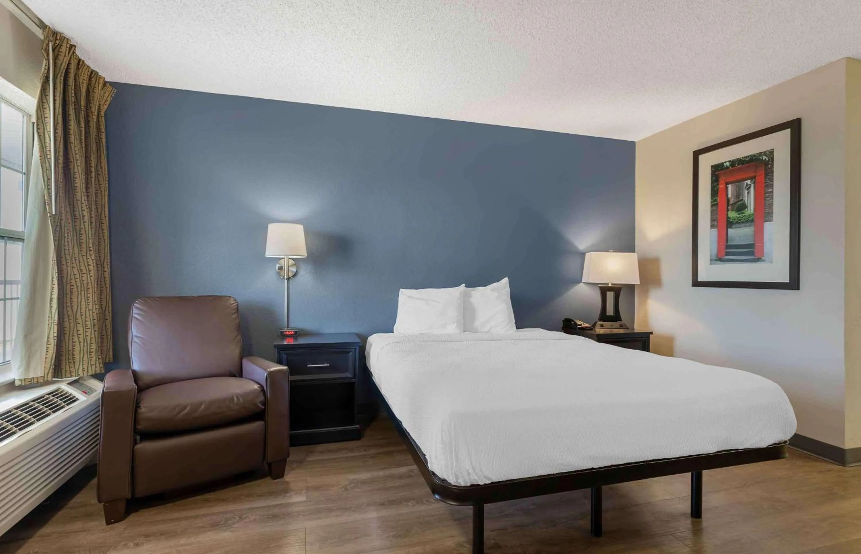 Bedroom in Extended Stay America Suites - Tulsa - Central