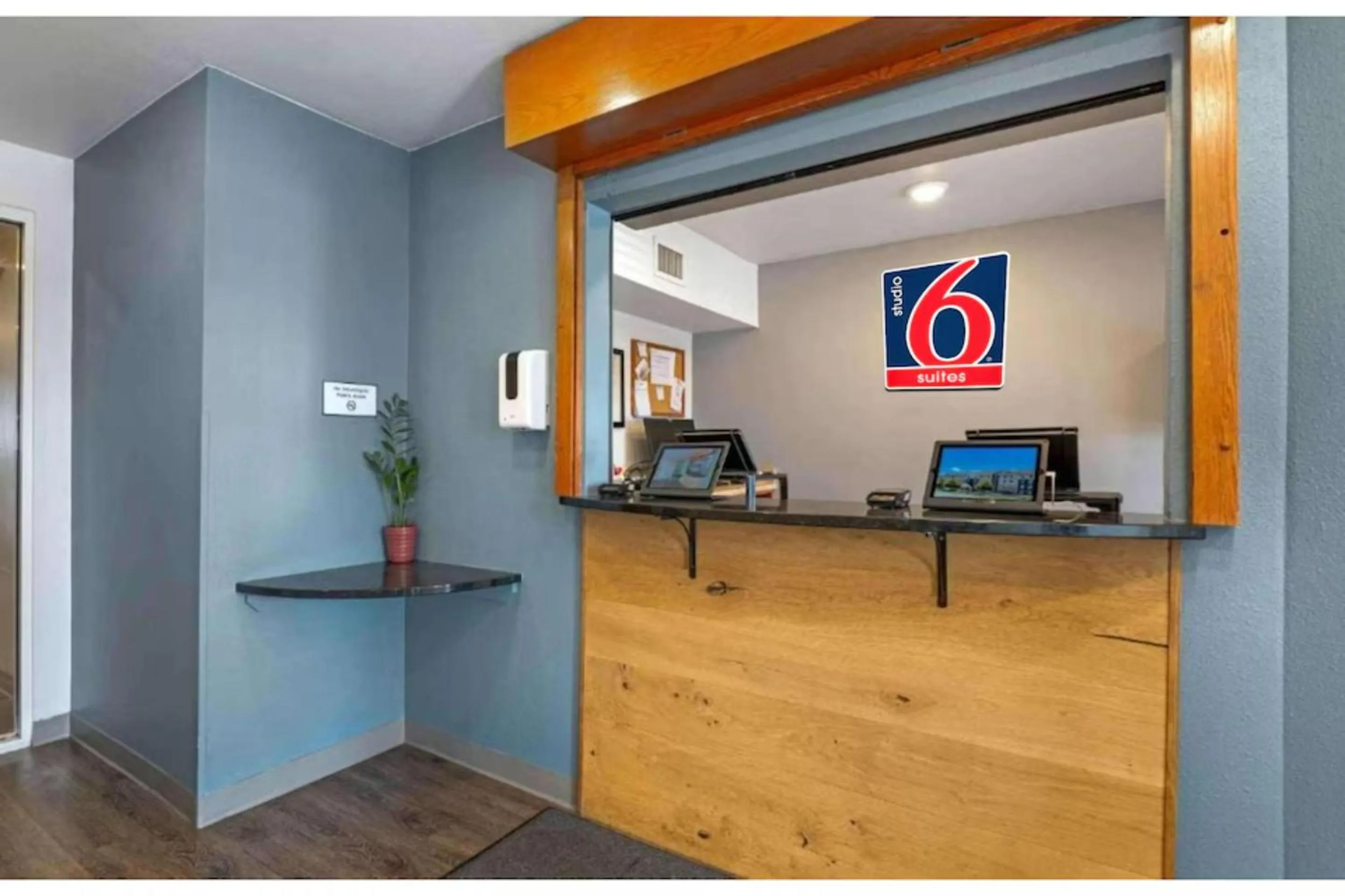 Lobby or reception in Studio 6 Extended Stay Cincinnati Sharonville OH